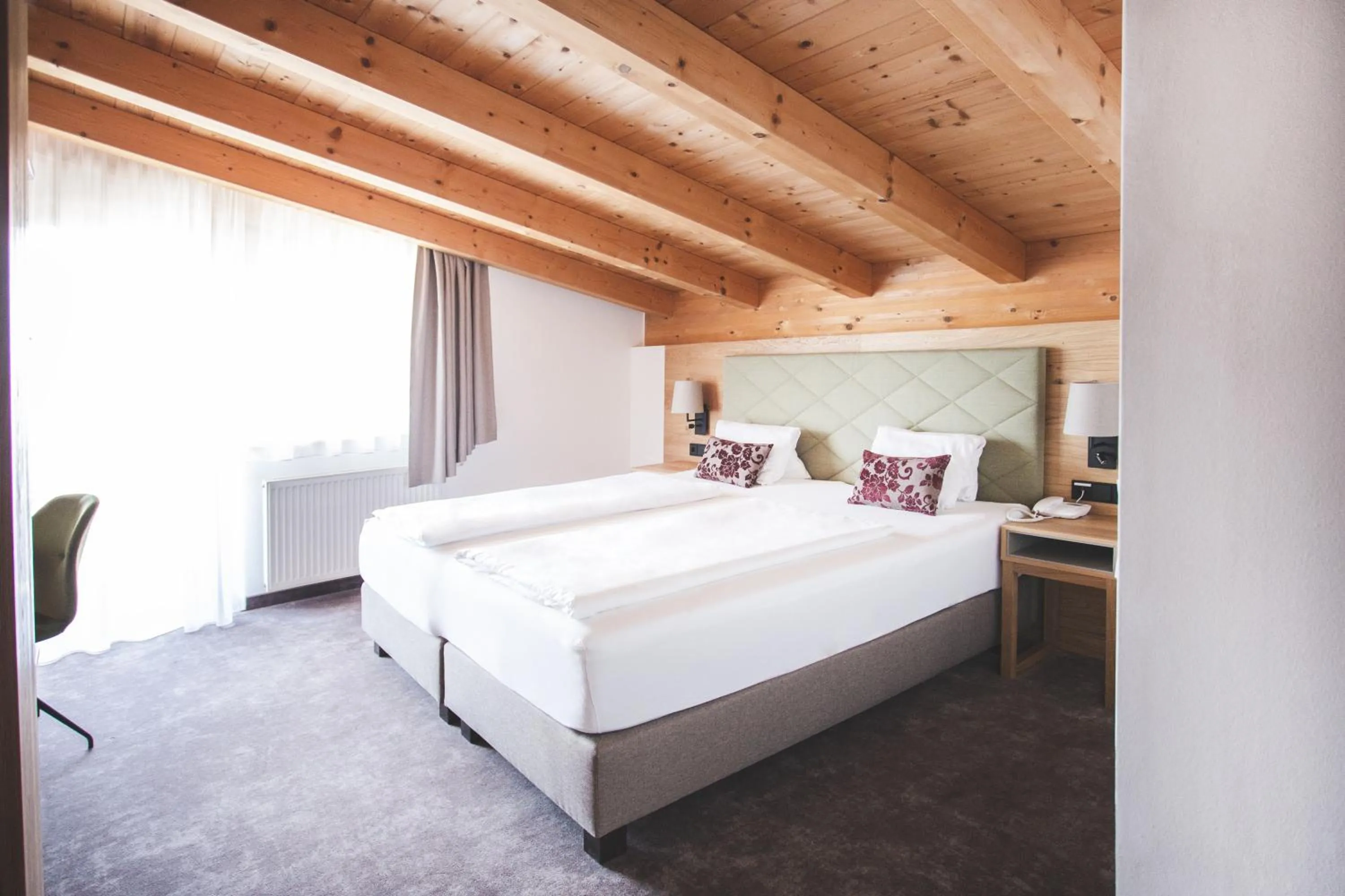 Bed in Der Dolomitenhof - Tristach