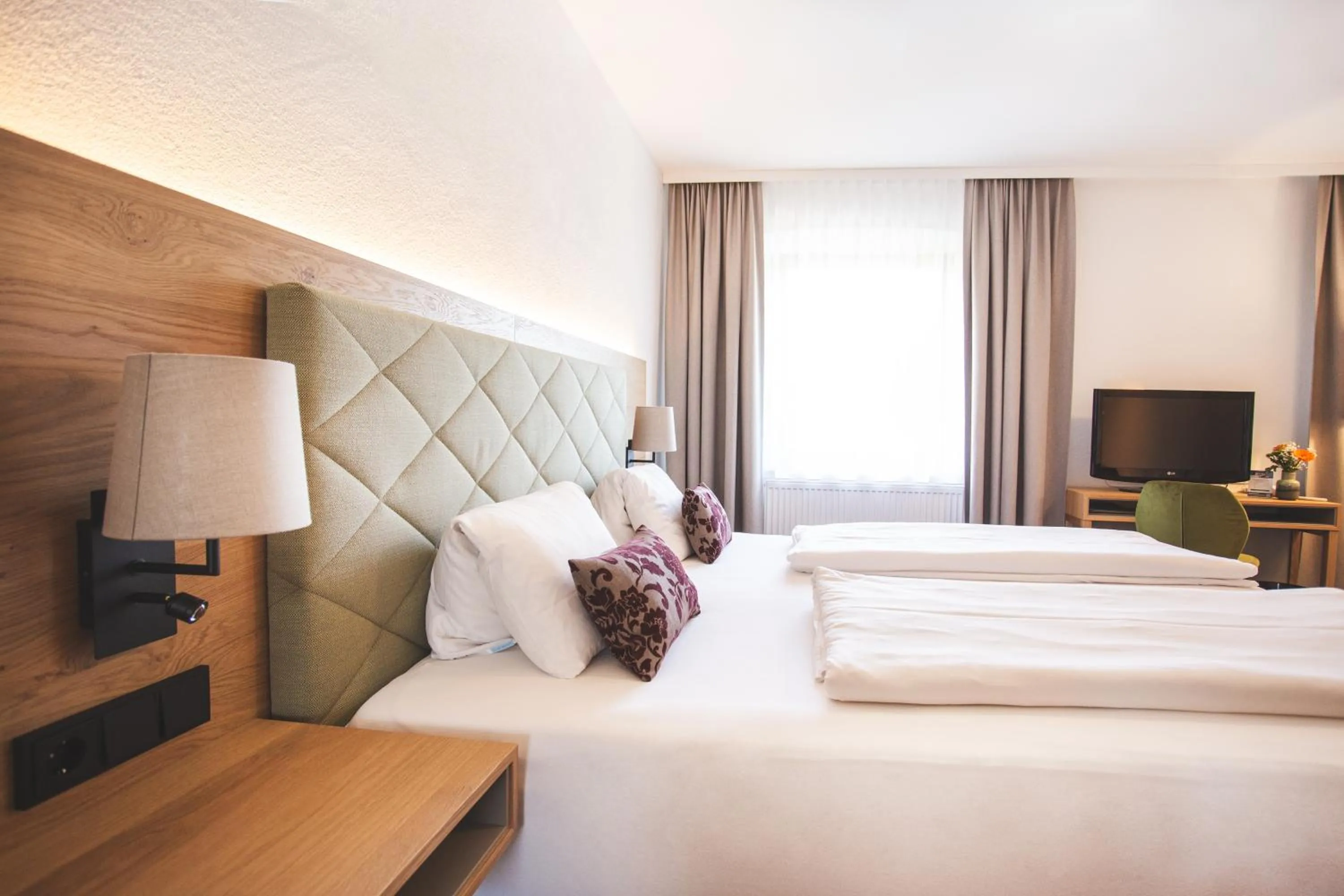 TV and multimedia, Bed in Der Dolomitenhof - Tristach