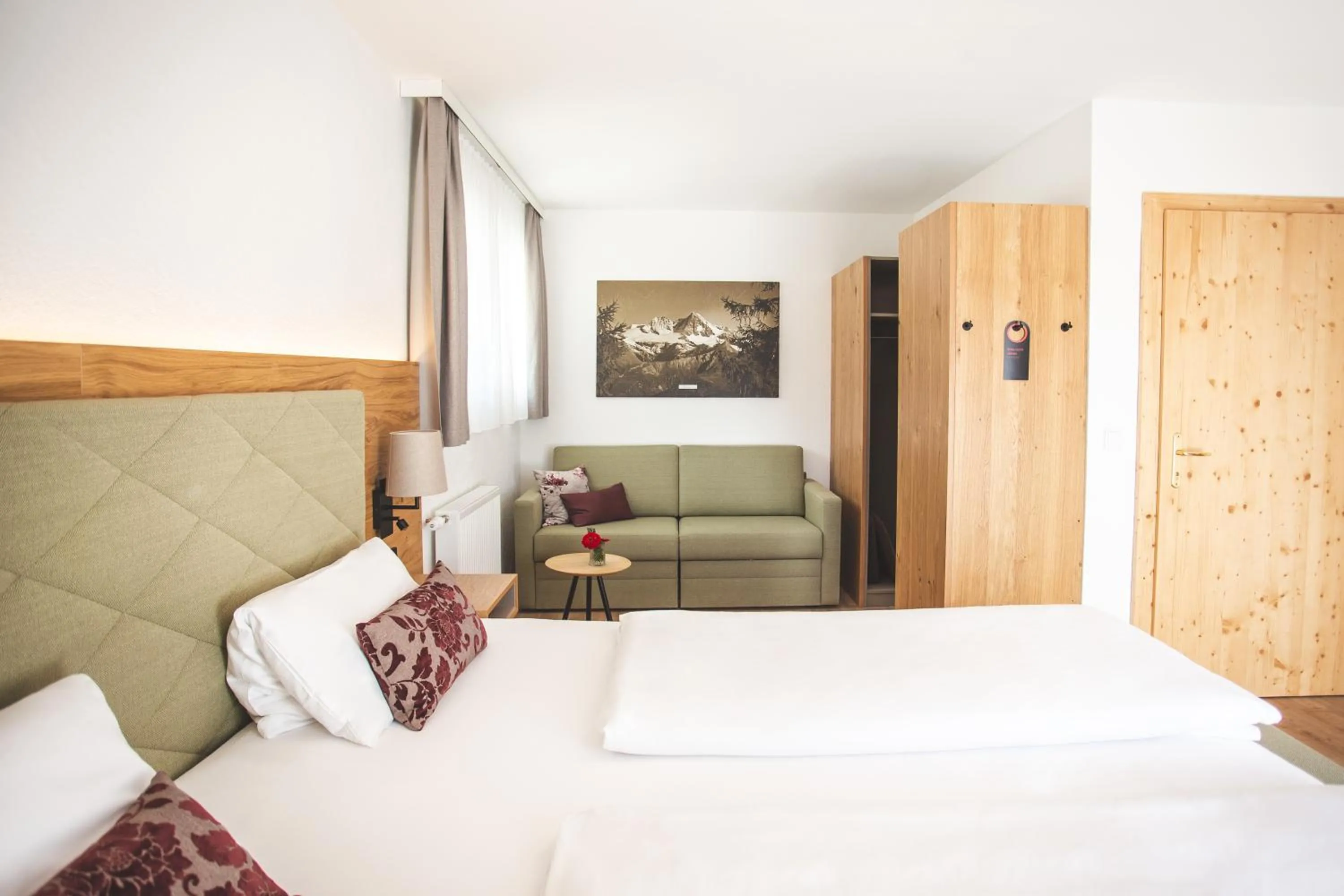 Photo of the whole room, Bed in Der Dolomitenhof - Tristach