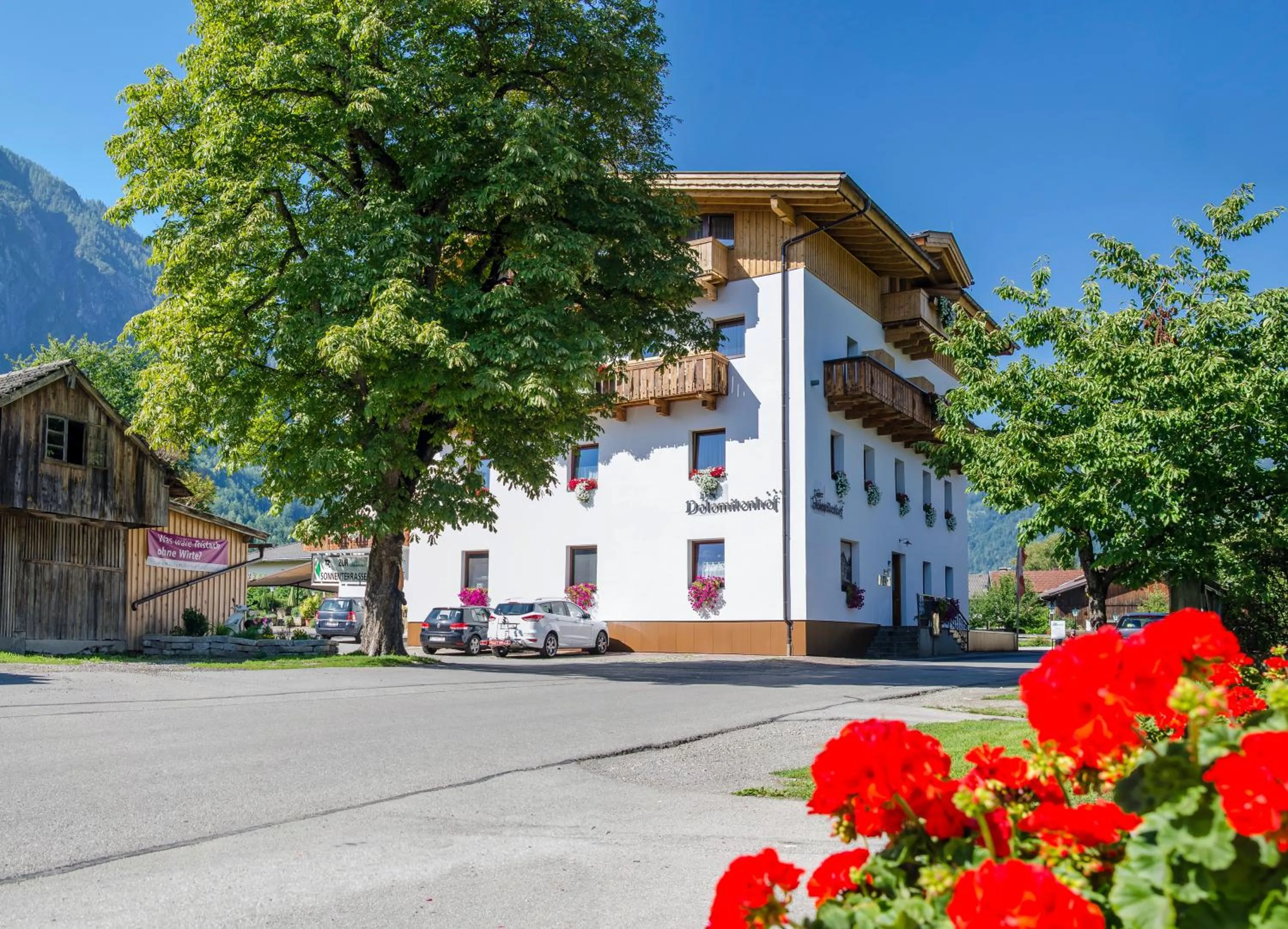 Facade/entrance in Der Dolomitenhof - Tristach
