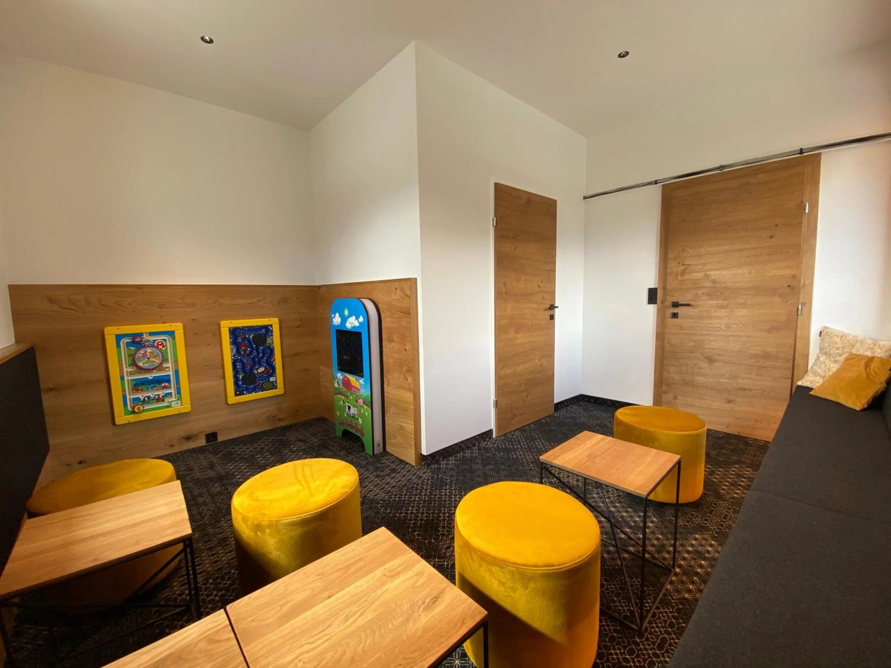 Communal lounge/ TV room in Der Dolomitenhof - Tristach