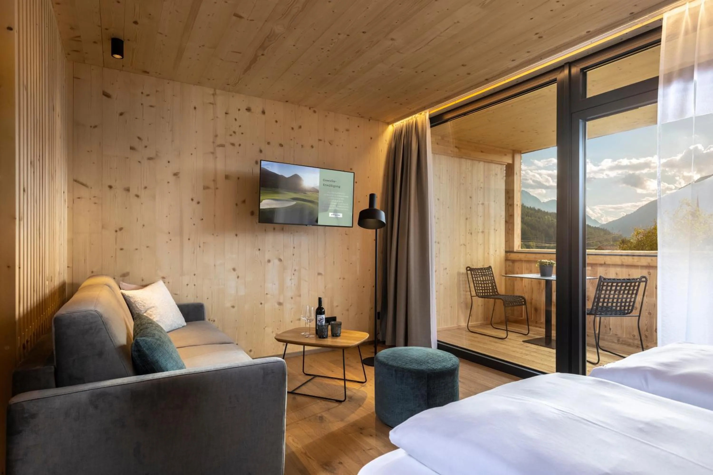 TV and multimedia, Bed in Der Dolomitenhof - Tristach