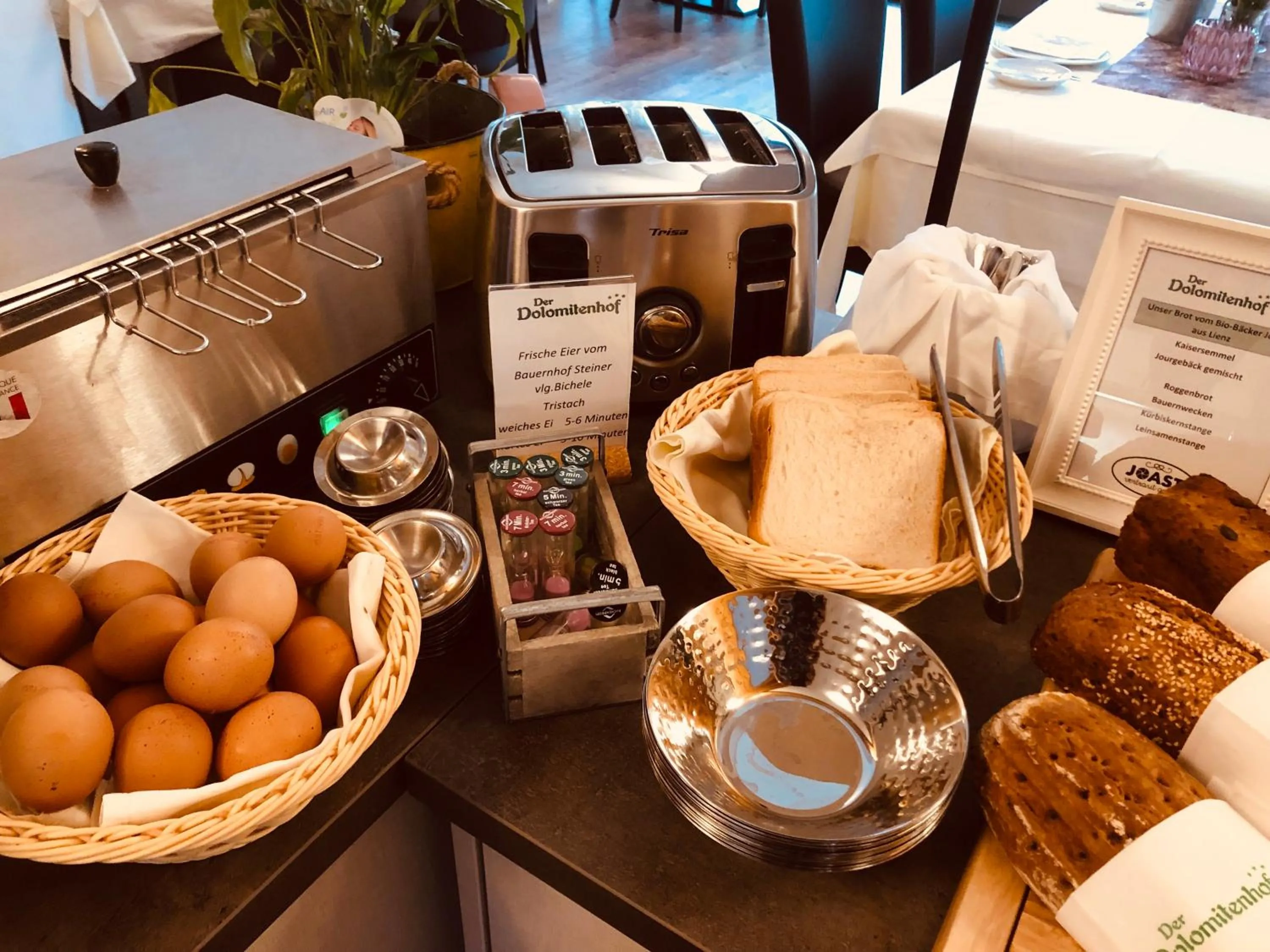 Buffet breakfast in Der Dolomitenhof - Tristach