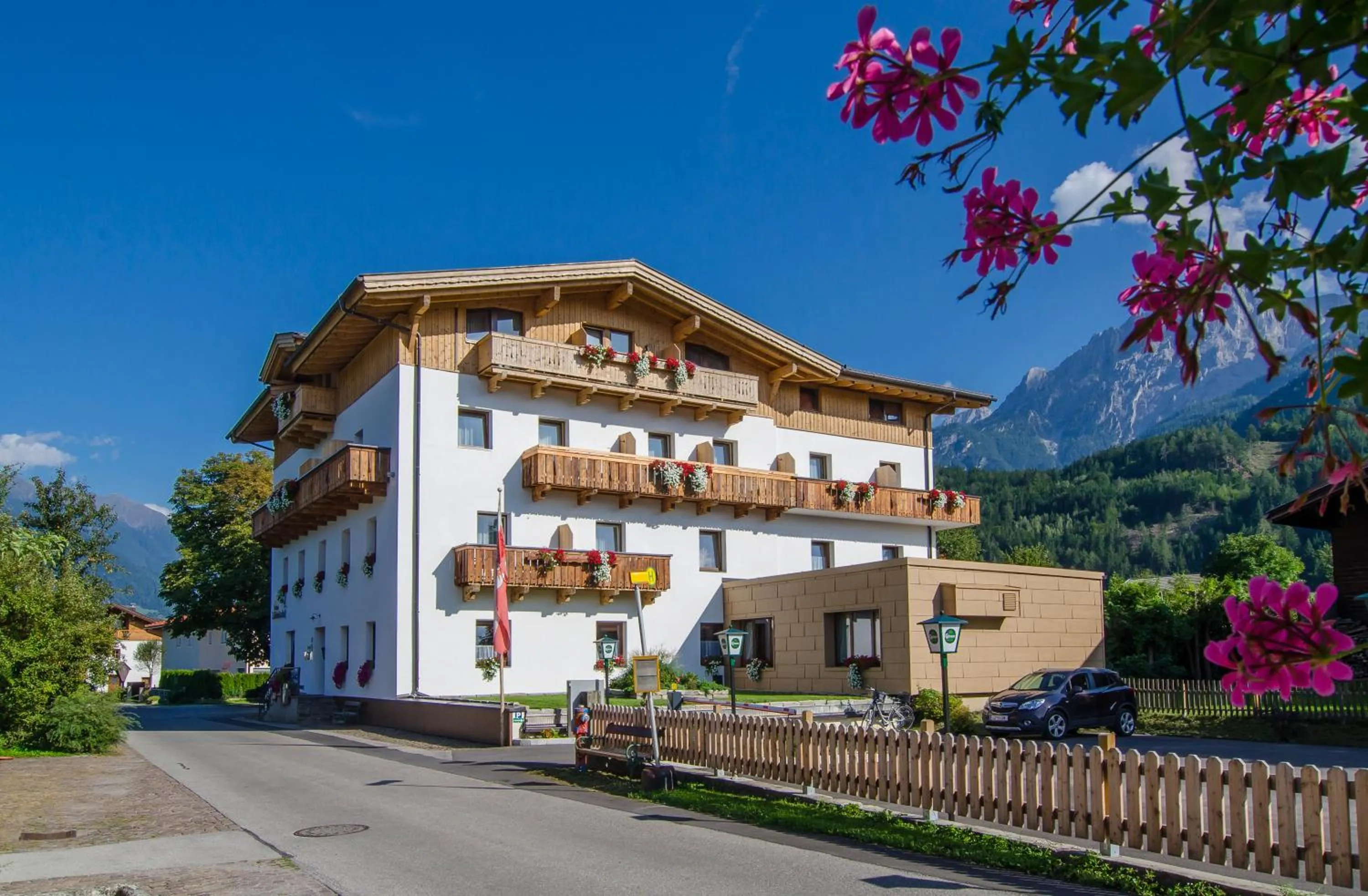 Facade/entrance in Der Dolomitenhof - Tristach