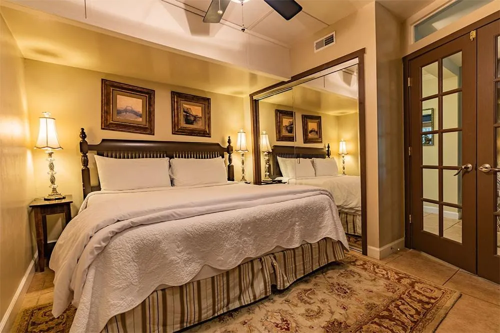 Bed in Cedar Crest Inn