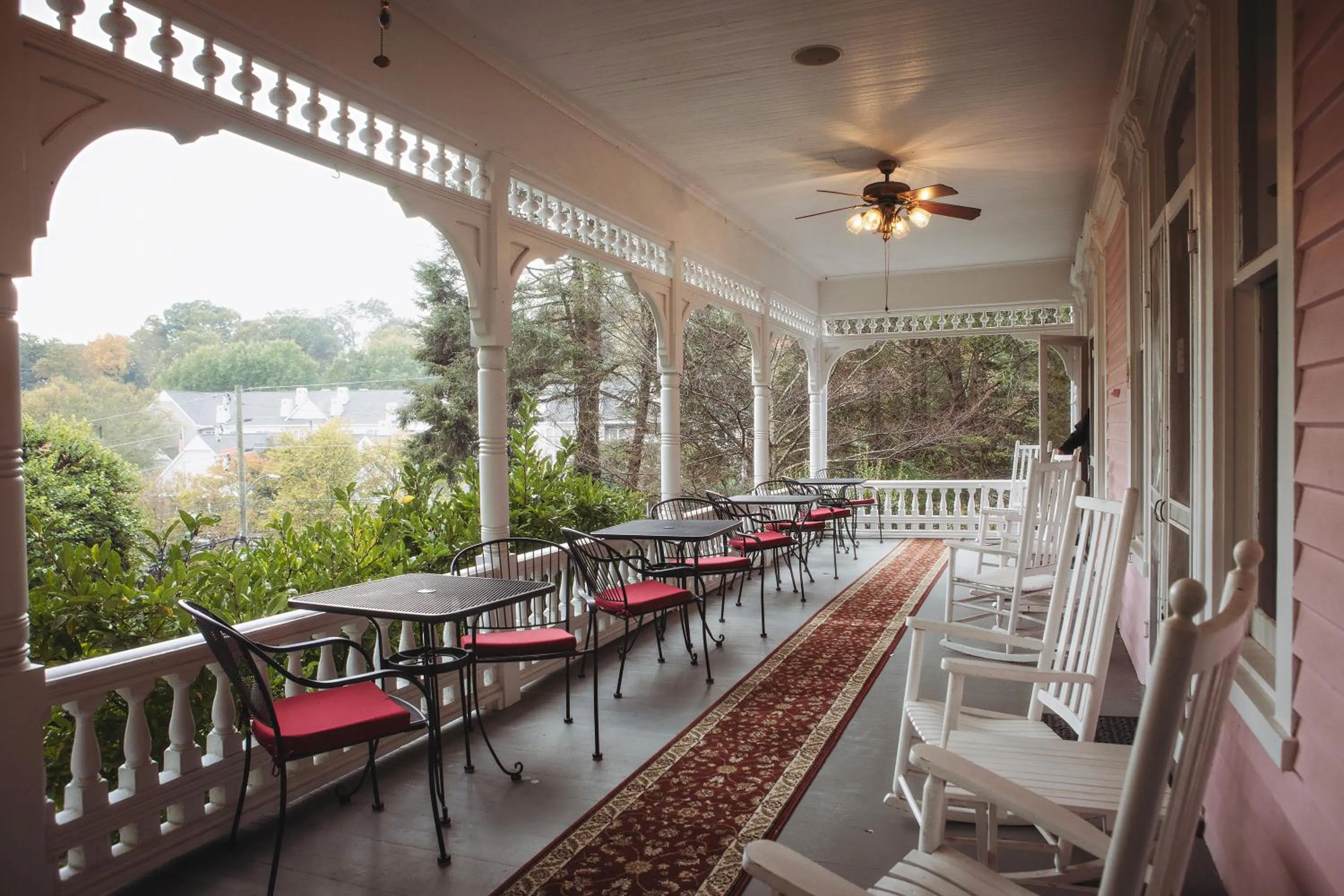 Balcony/Terrace in Cedar Crest Inn
