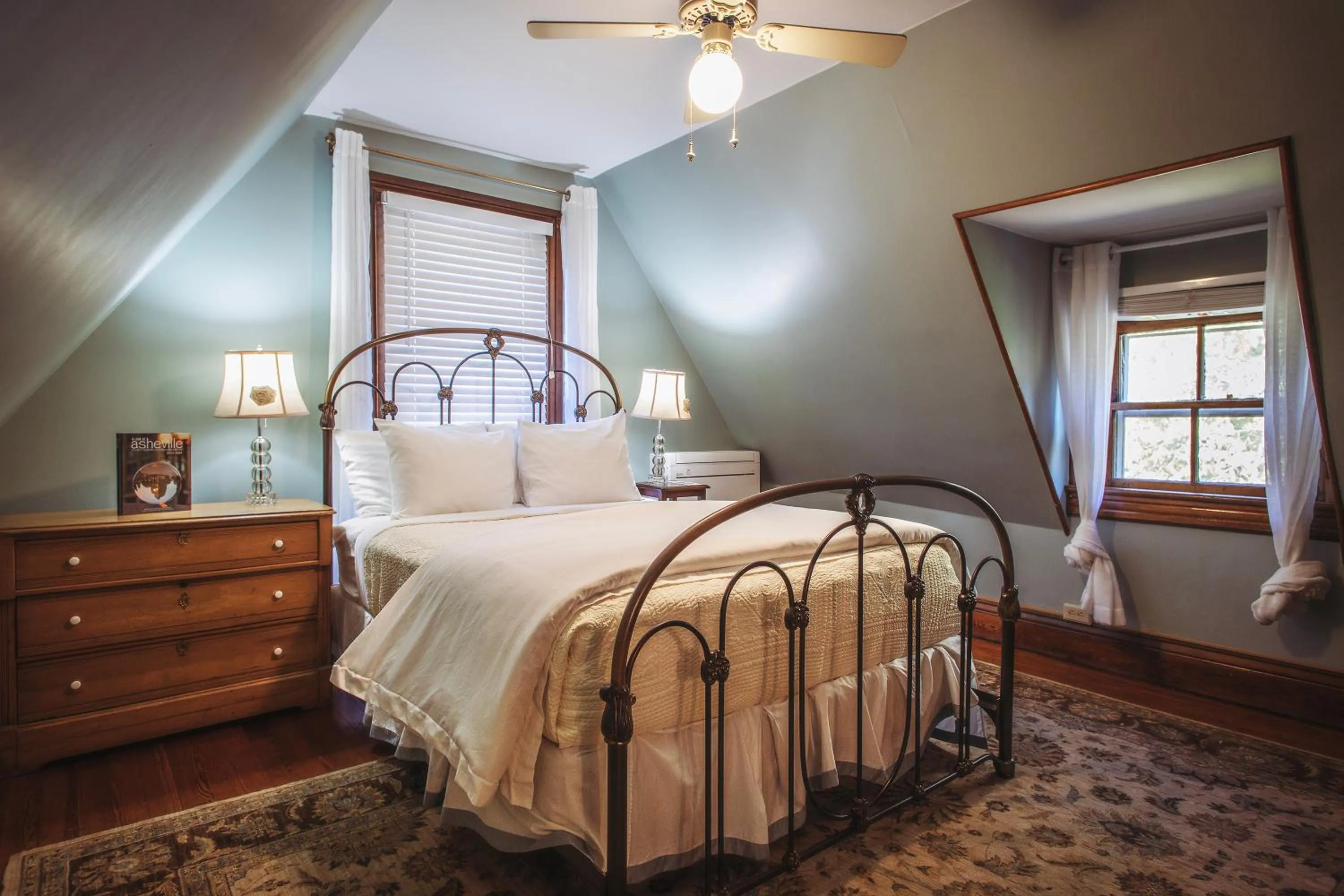 Bed in Cedar Crest Inn