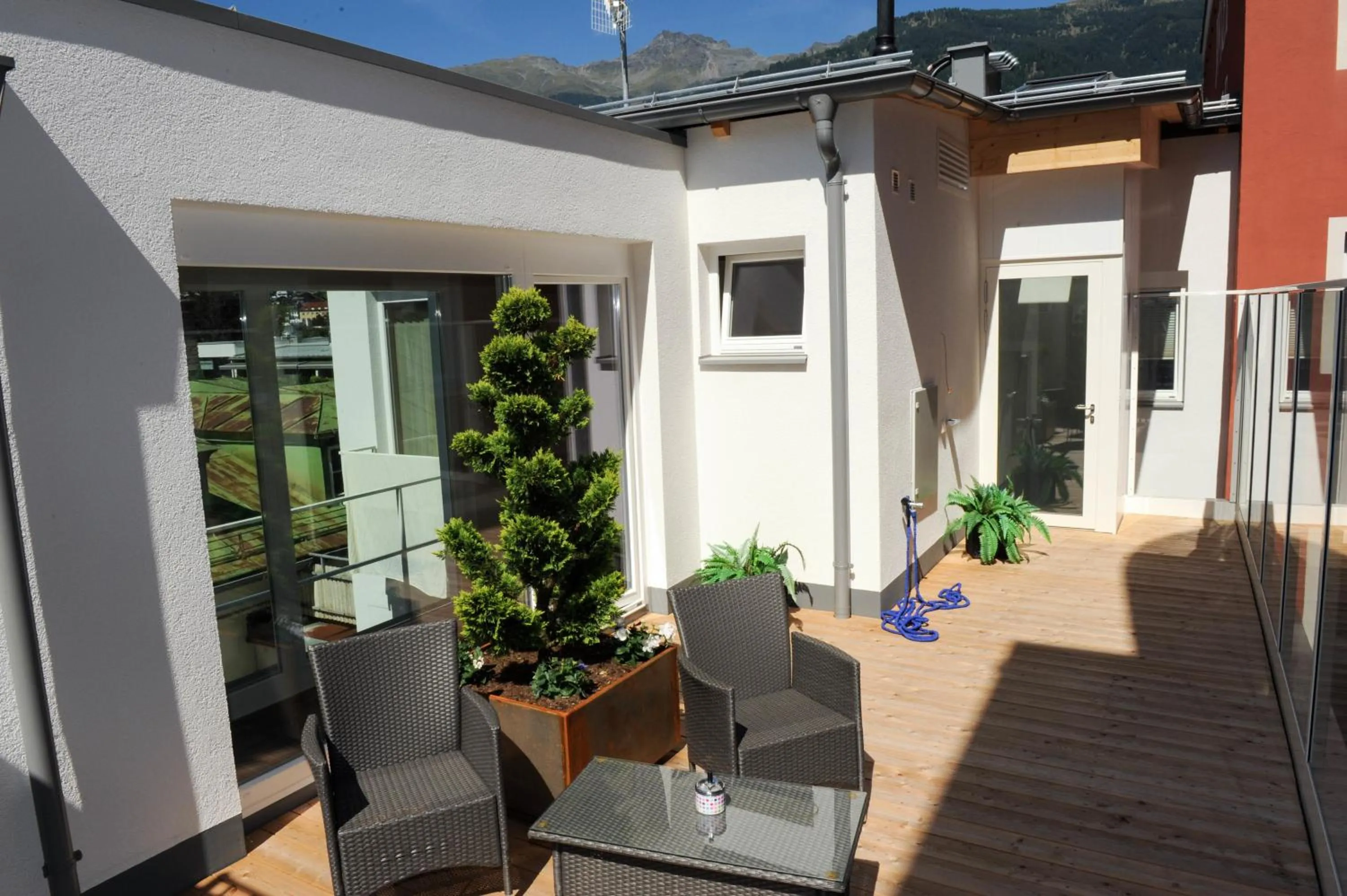 Patio in City Zimmer - Appartement Dina Mariner