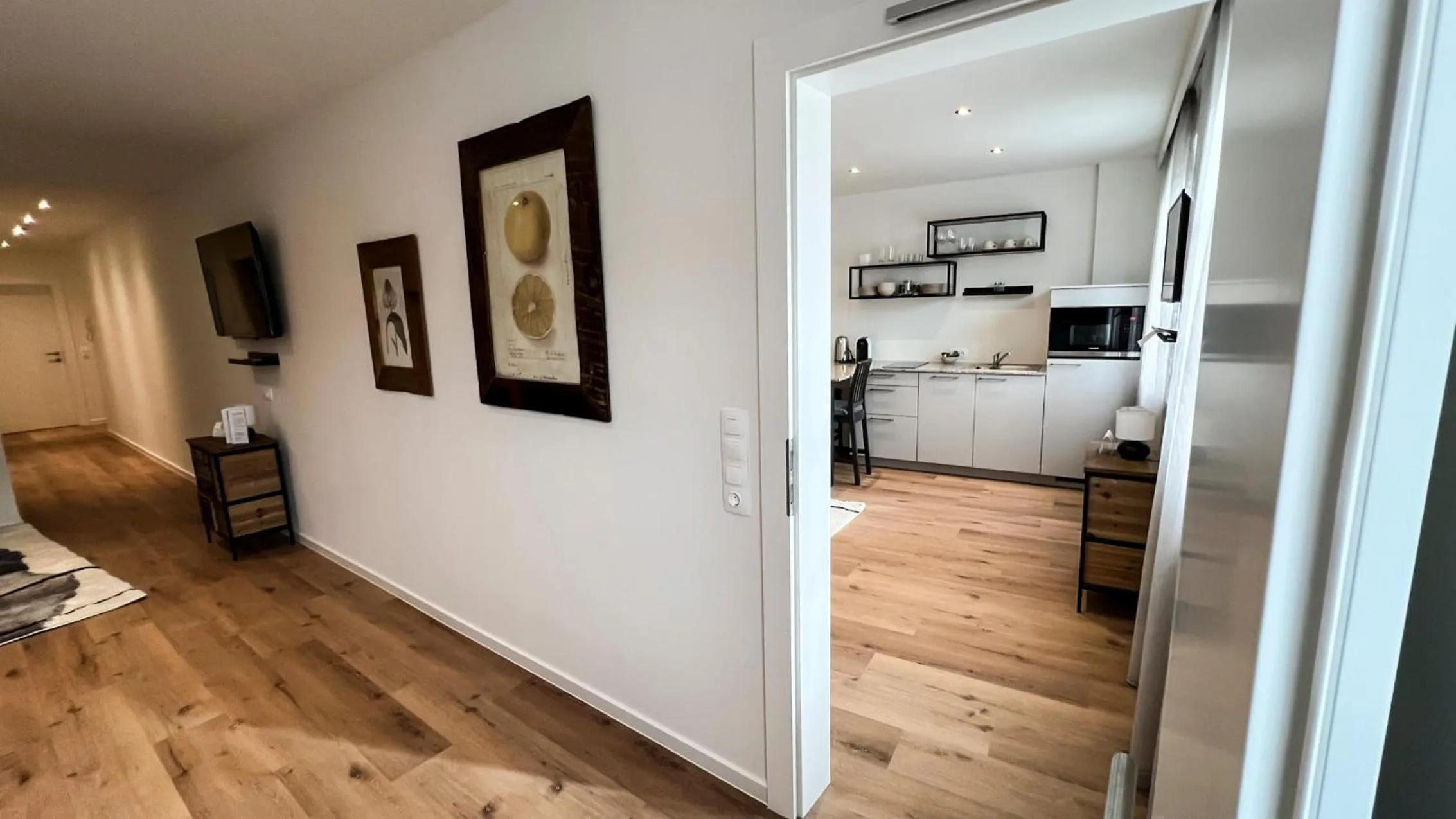 TV and multimedia, Bed in City Zimmer - Appartement Dina Mariner