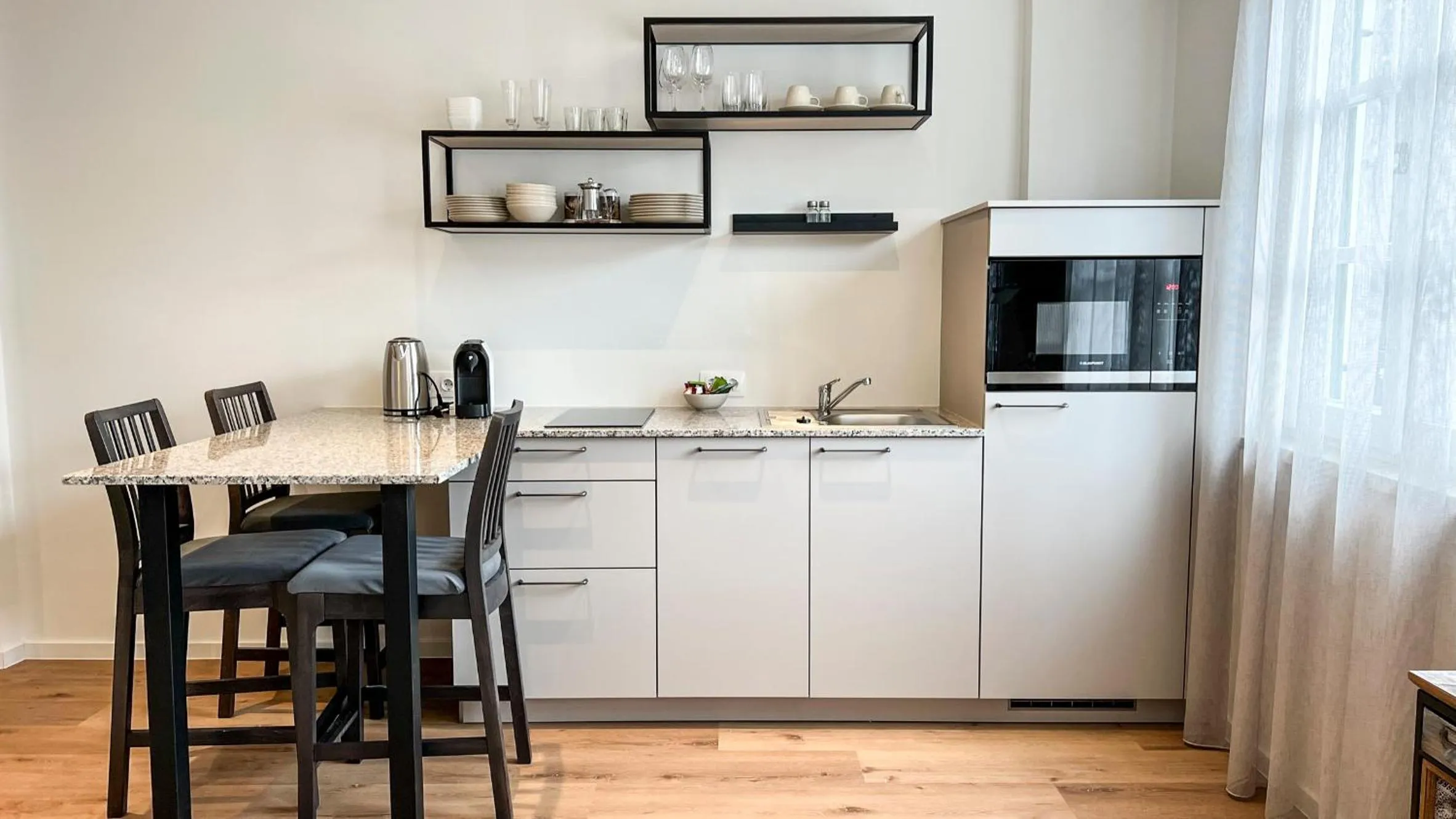 Kitchen or kitchenette in City Zimmer - Appartement Dina Mariner