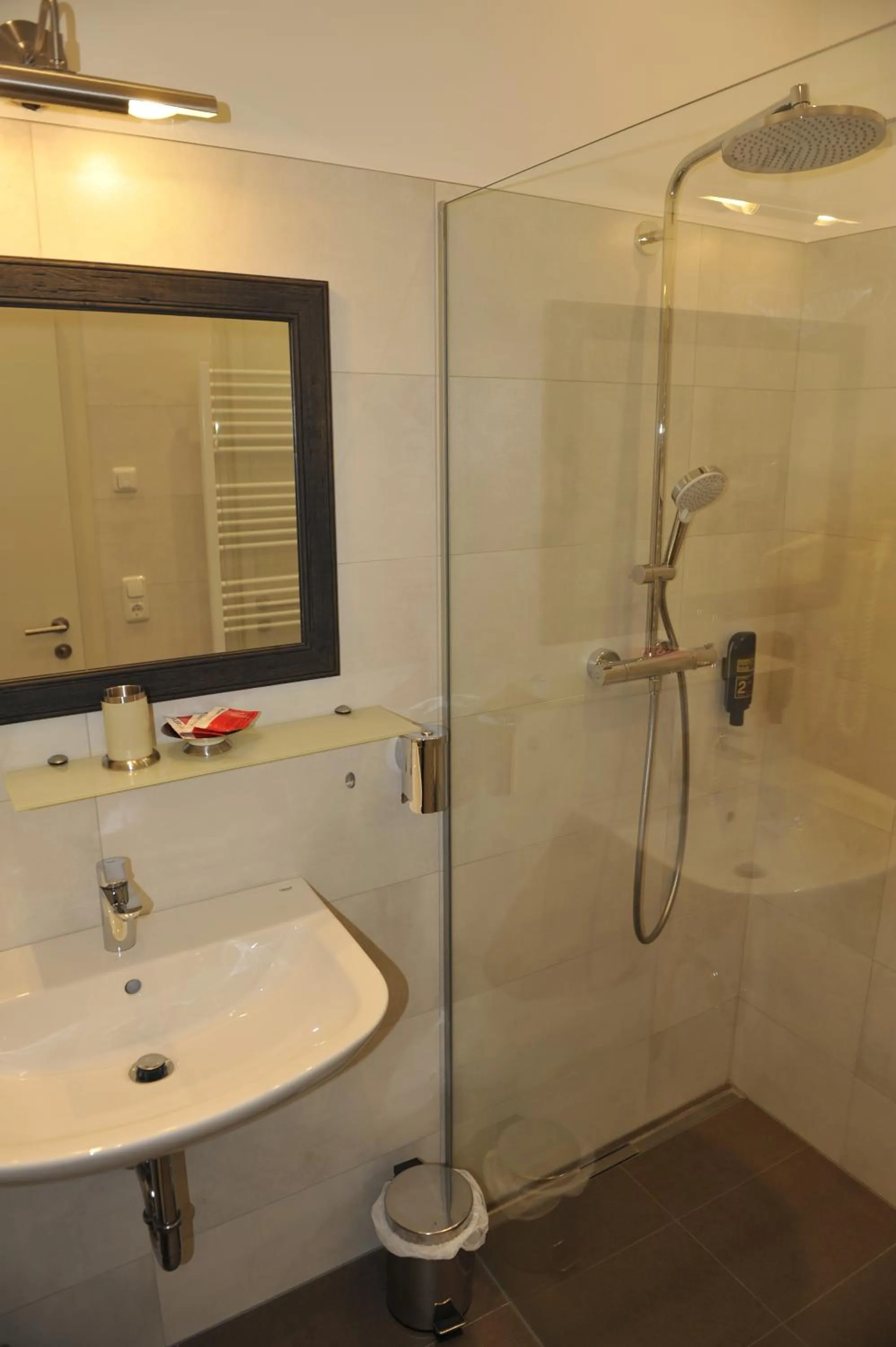 Bathroom in City Zimmer - Appartement Dina Mariner