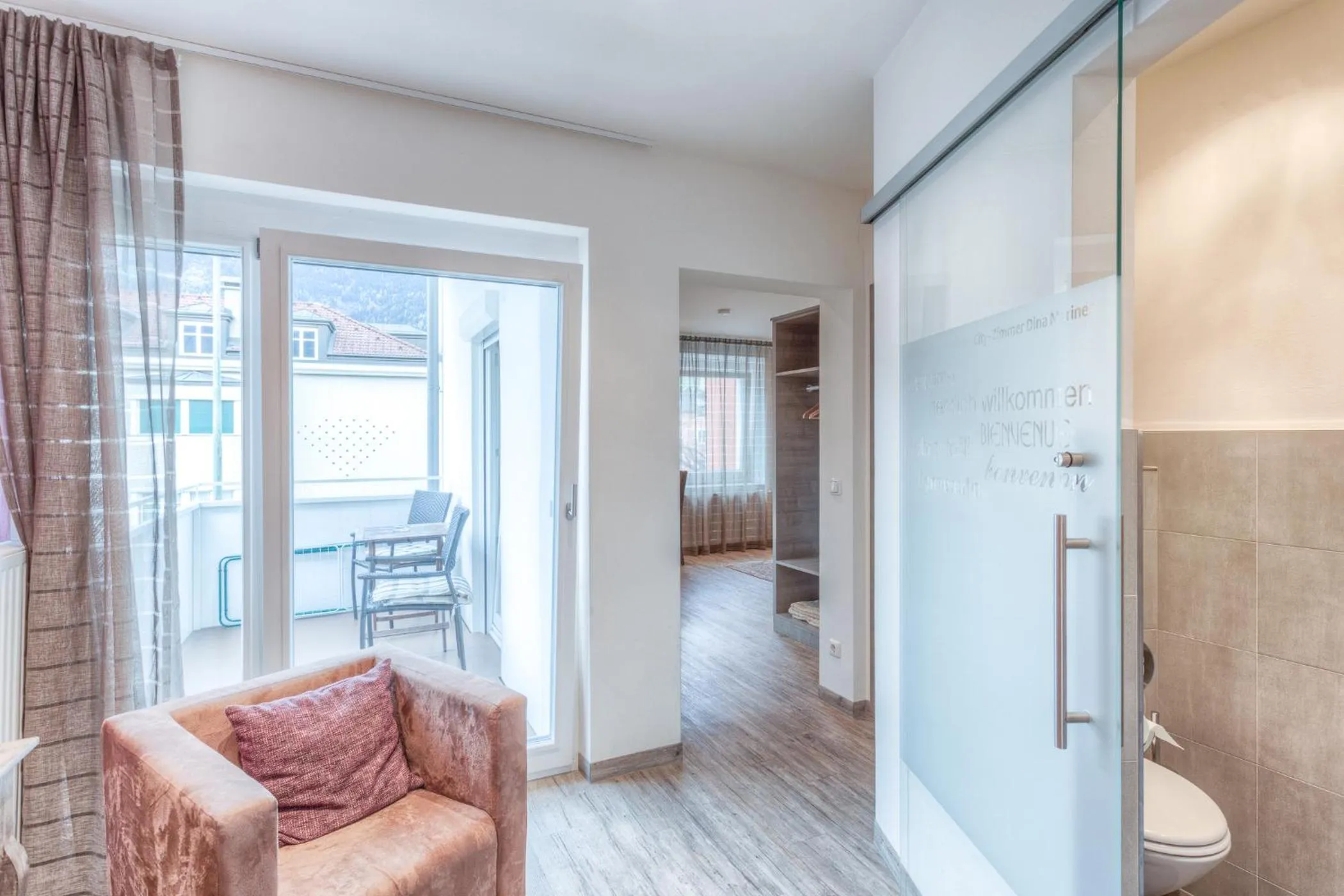 Seating area in City Zimmer - Appartement Dina Mariner