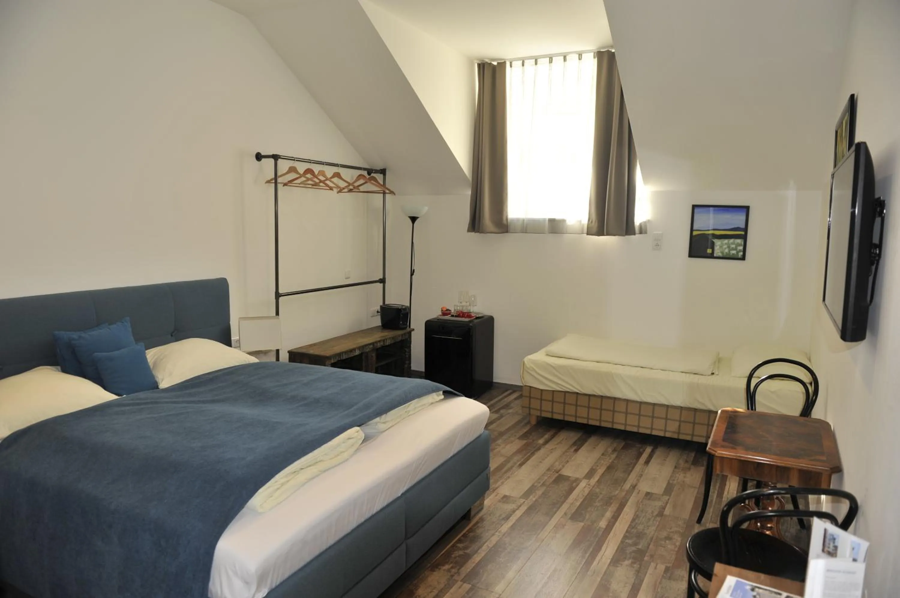 Photo of the whole room, Bed in City Zimmer - Appartement Dina Mariner