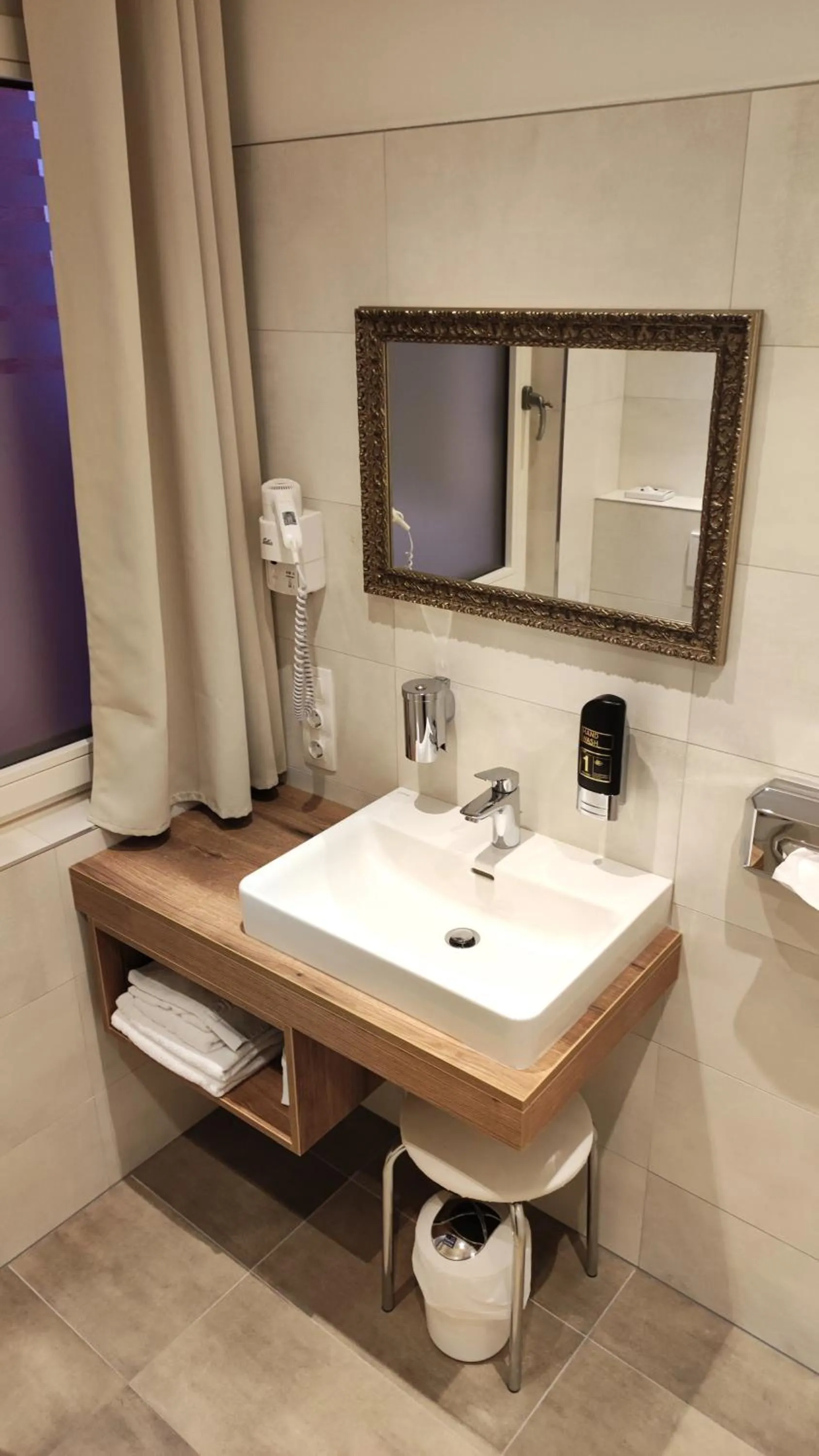 Bathroom in City Zimmer - Appartement Dina Mariner