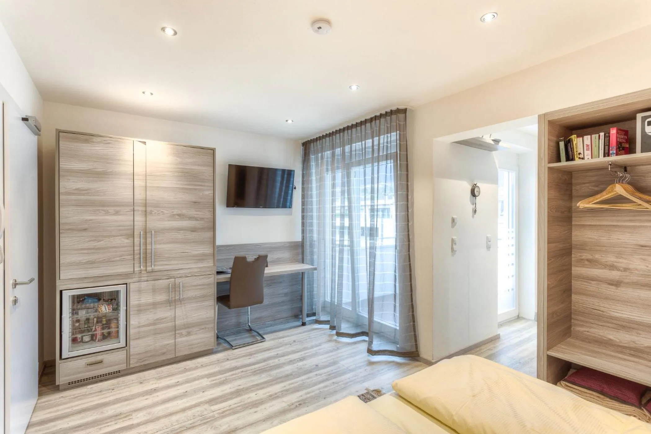 Photo of the whole room in City Zimmer - Appartement Dina Mariner