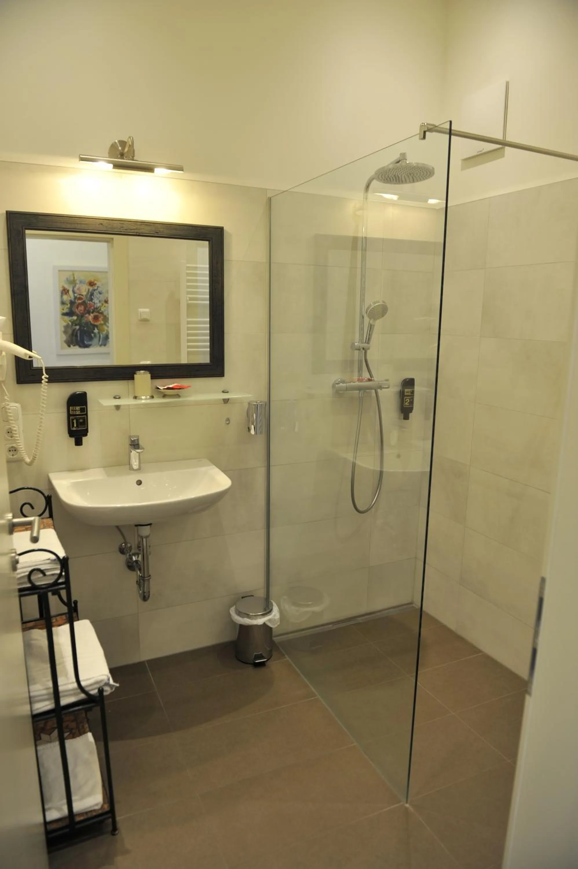 Bathroom in City Zimmer - Appartement Dina Mariner