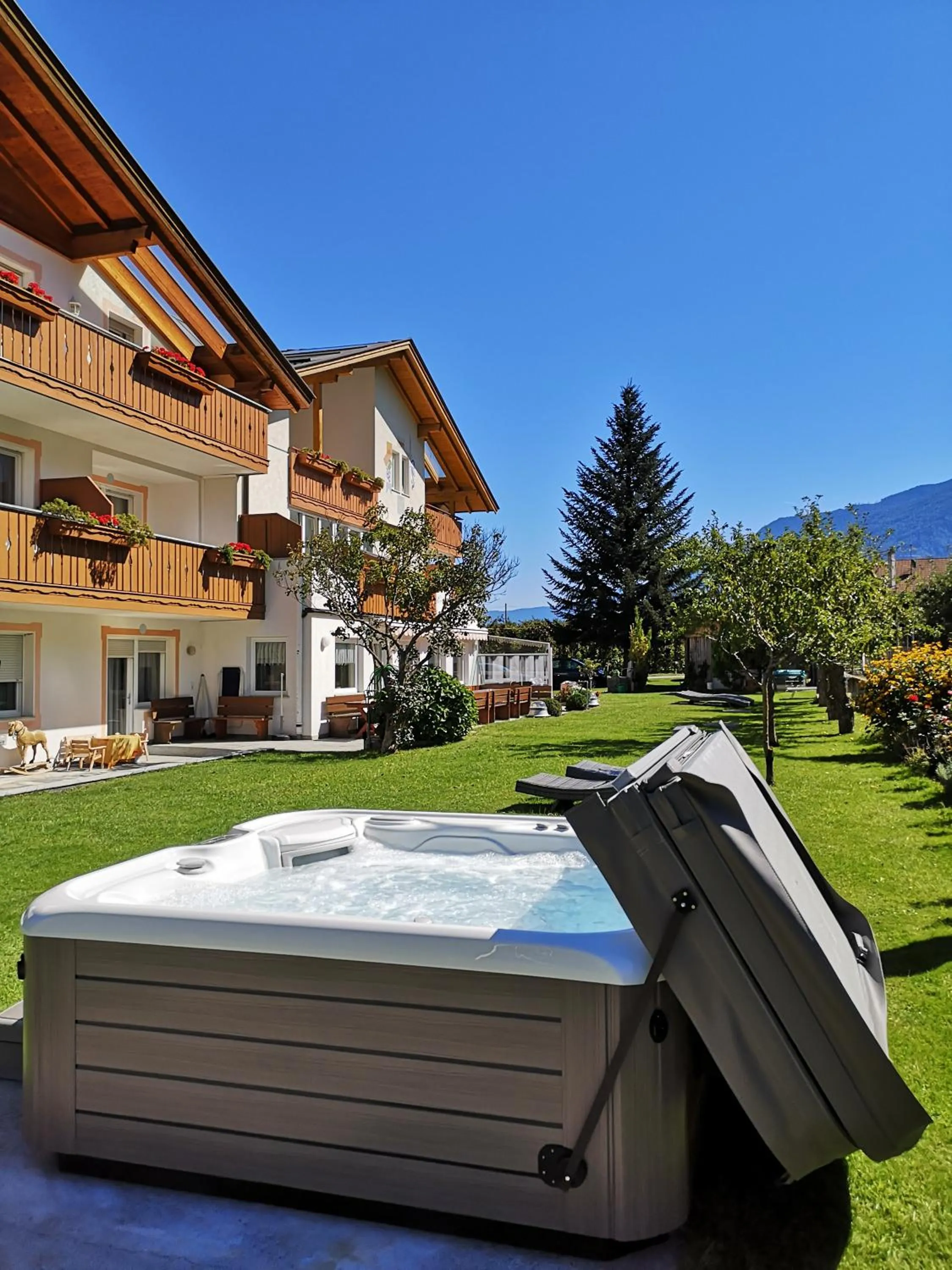 Swimming pool in Residence Obstgarten