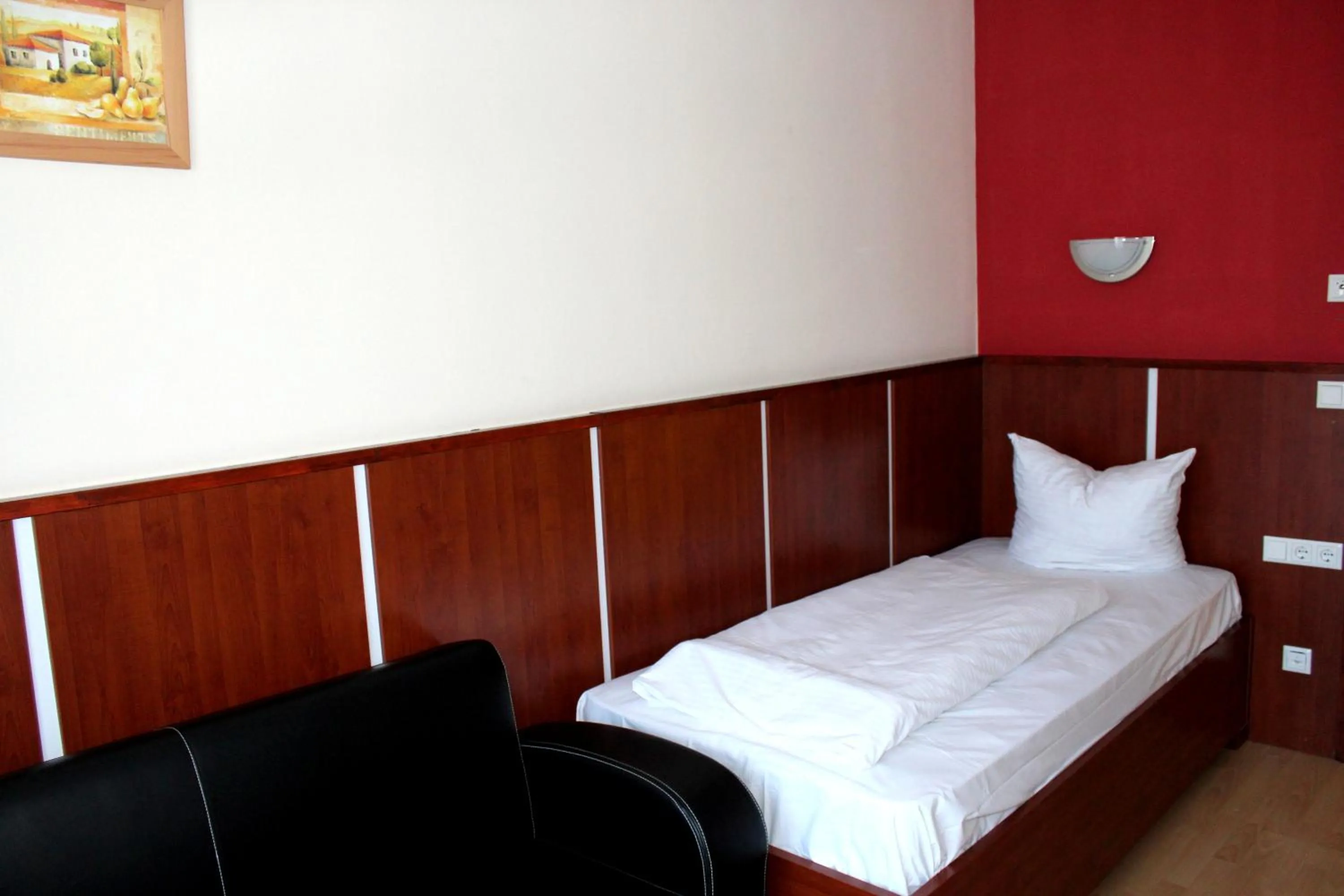 Bedroom, Bed in Hotel Atlas Sport