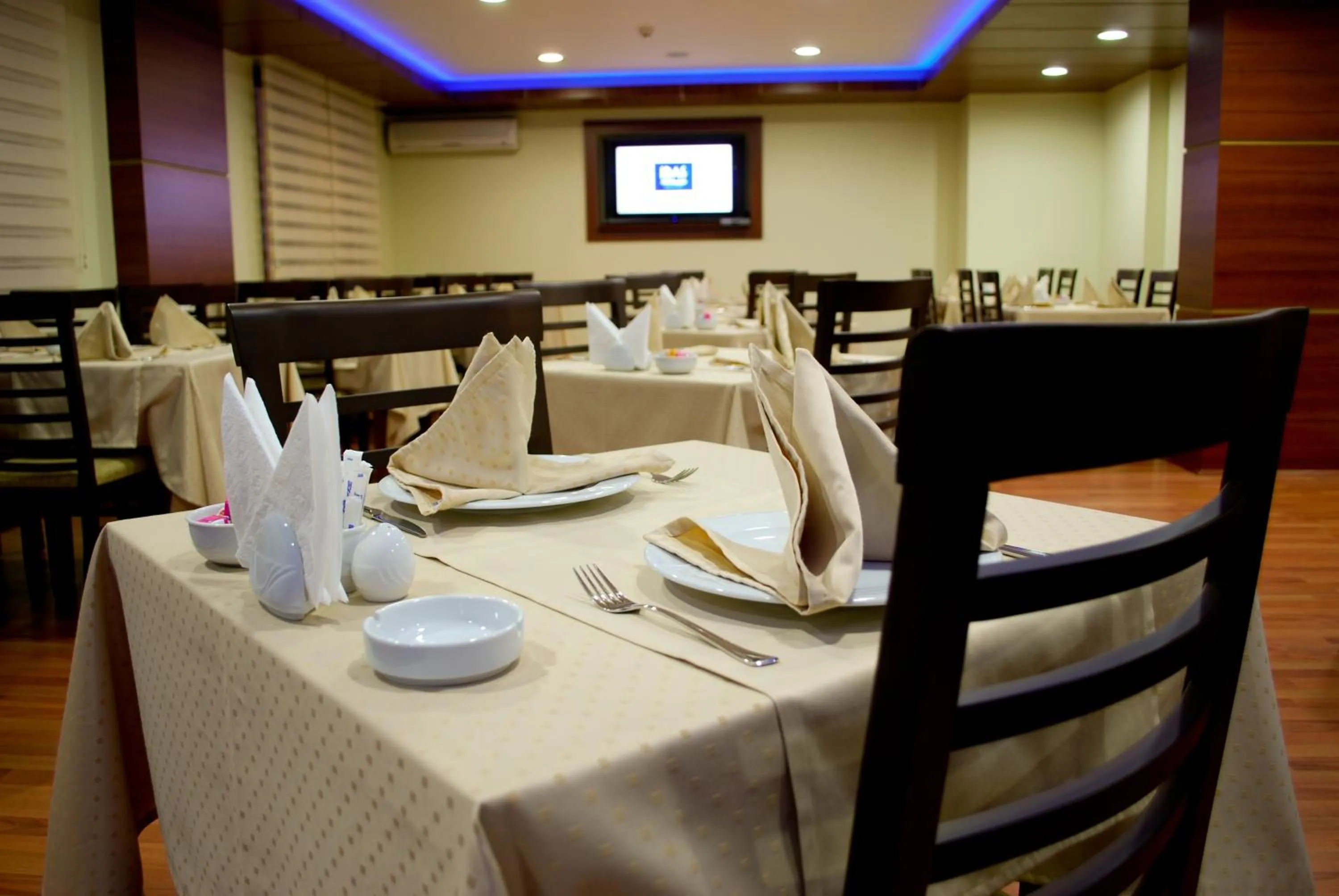 Restaurant/places to eat in Lifos Hotel