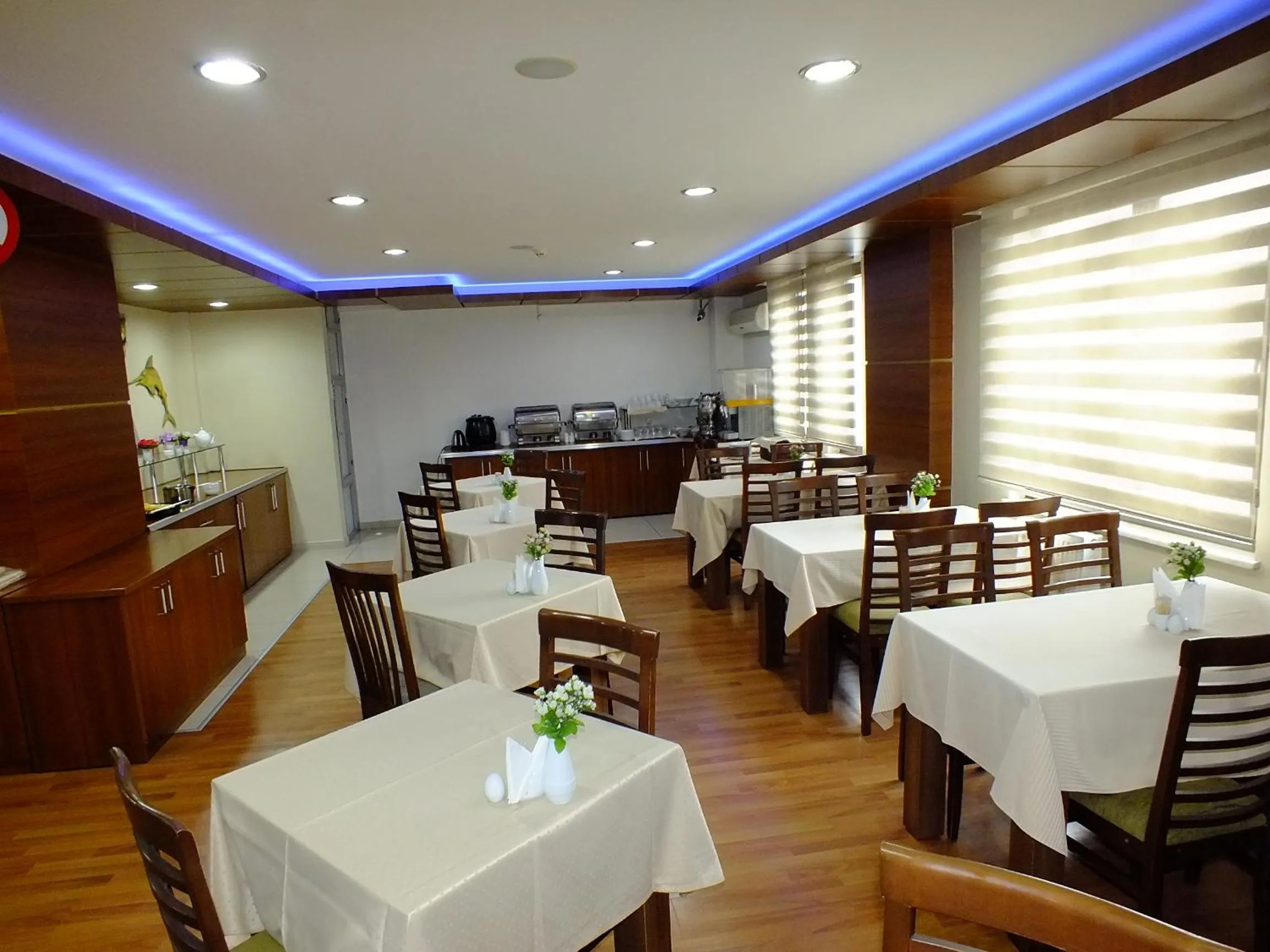 Restaurant/places to eat in Lifos Hotel
