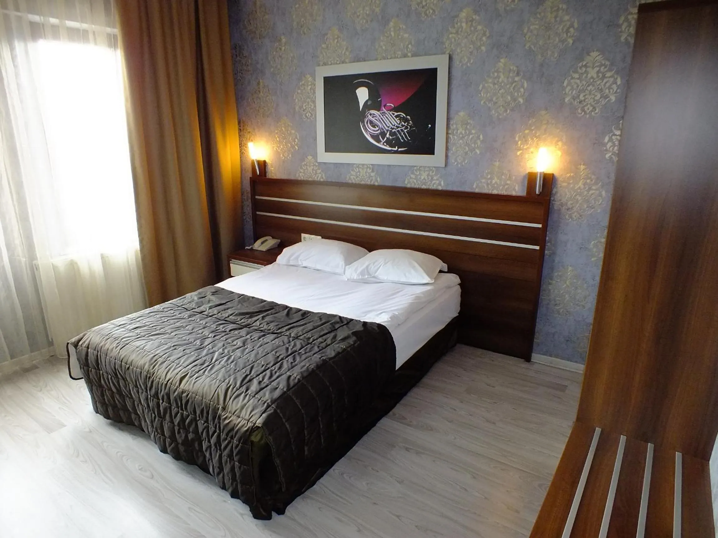 Bed in Lifos Hotel