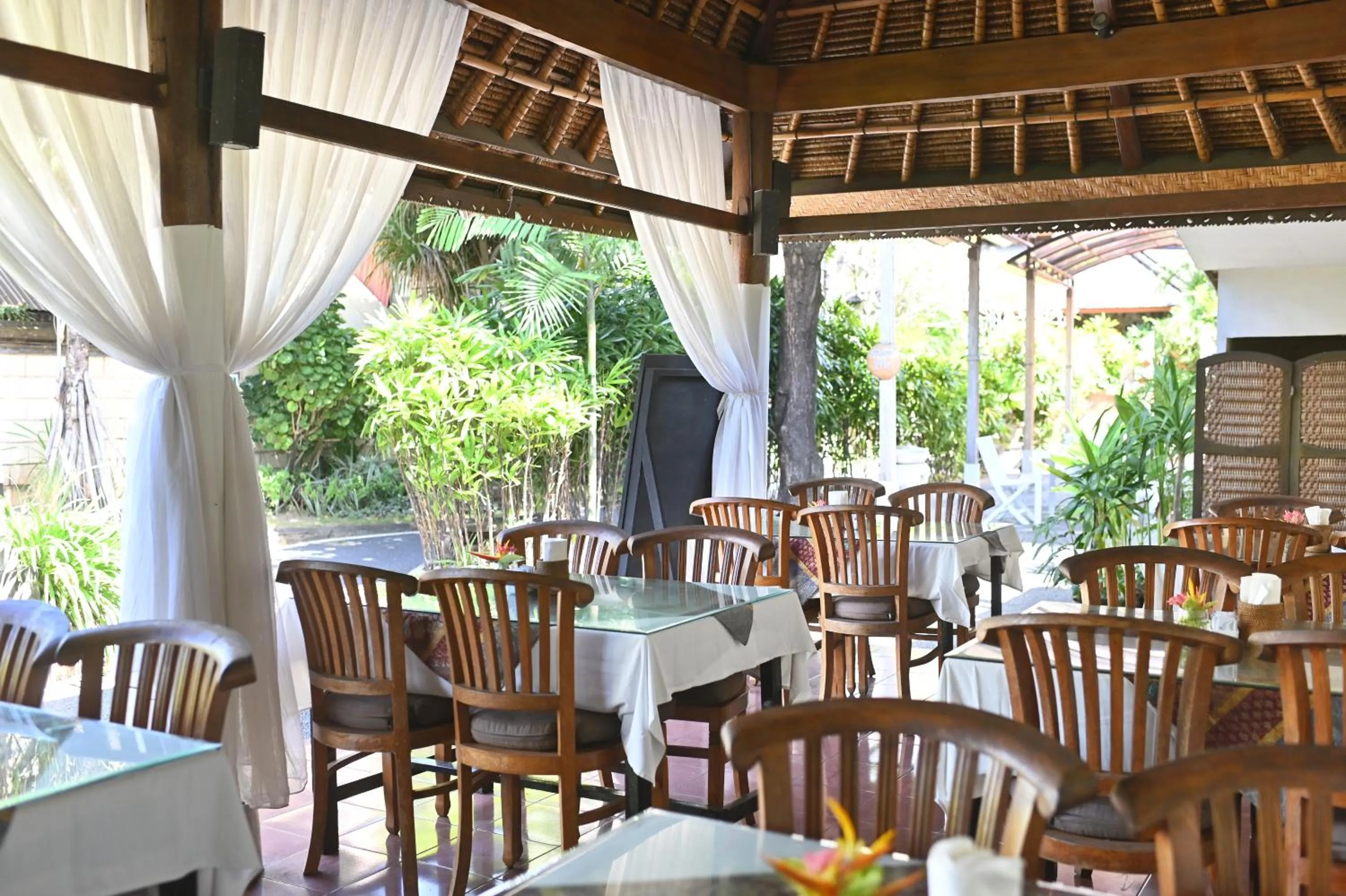 Restaurant/places to eat in Puri Dewa Bharata Hotel & Villas