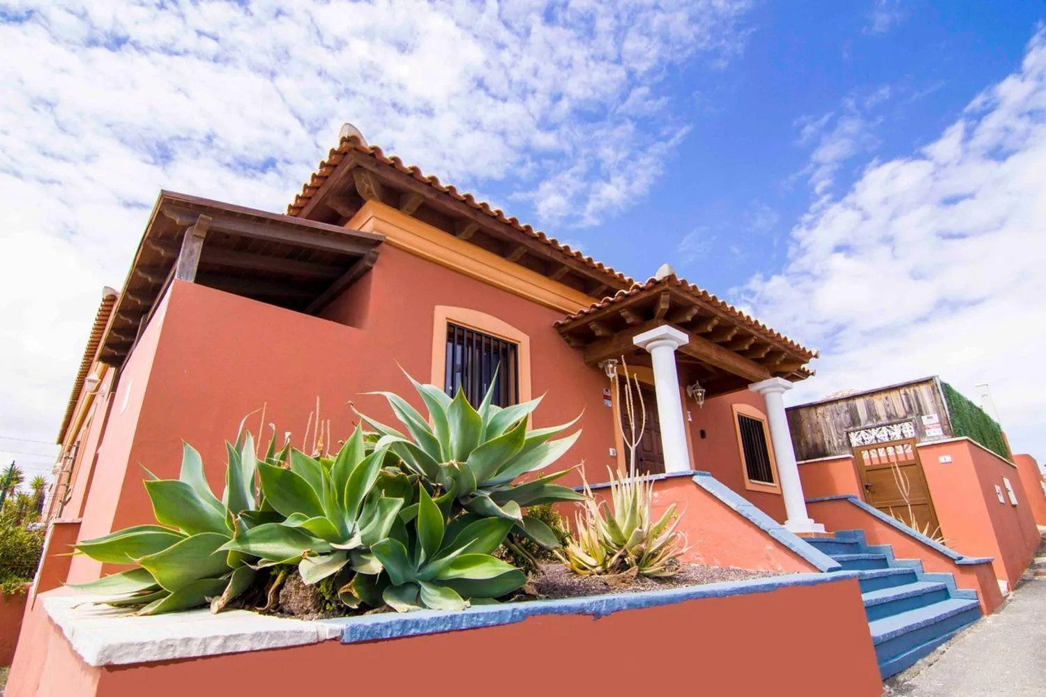 Property building in Anju Villas Villas Vistas del Mar