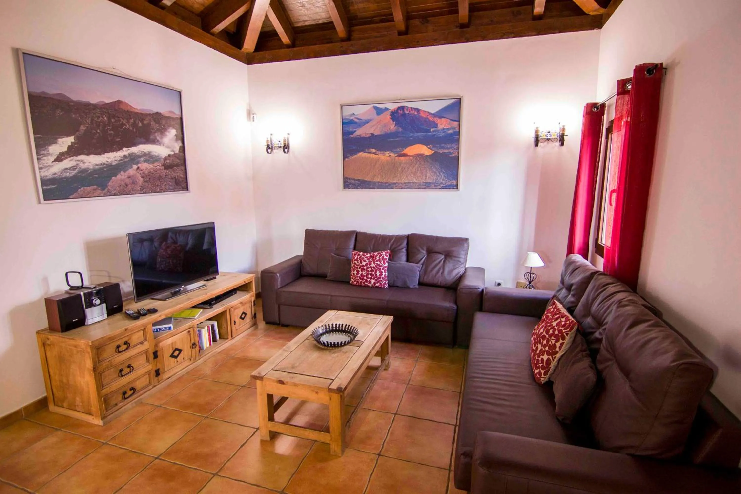 Communal lounge/ TV room in Anju Villas Villas Vistas del Mar