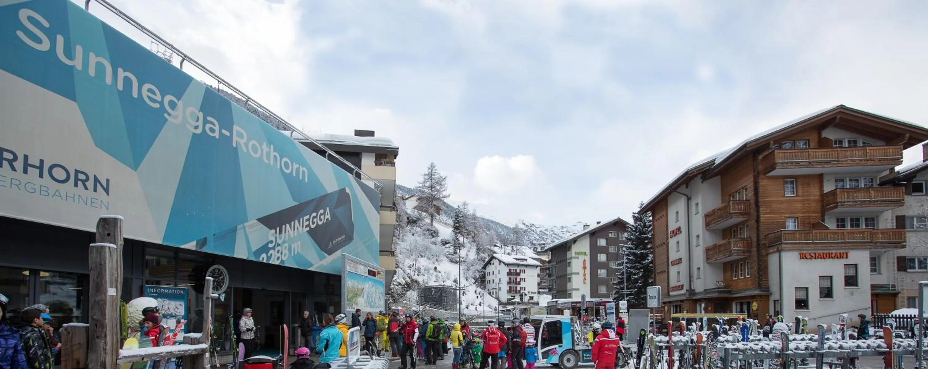 Facade/entrance in Hotel Cheminee