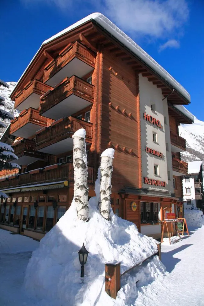Facade/entrance in Hotel Cheminee