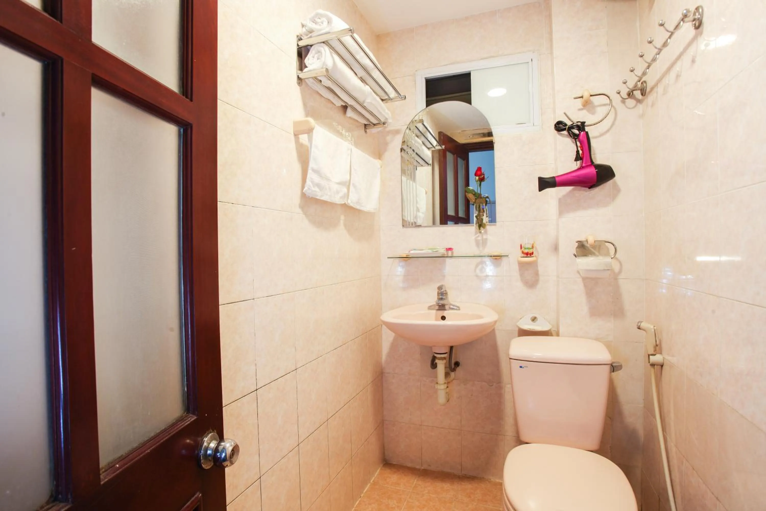 Shower in Phuong Trang Hotel