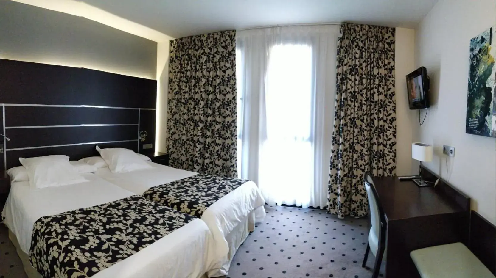 Photo of the whole room, Bed in Alameda Centro Photo of the whole room, Bed in Alameda Centro