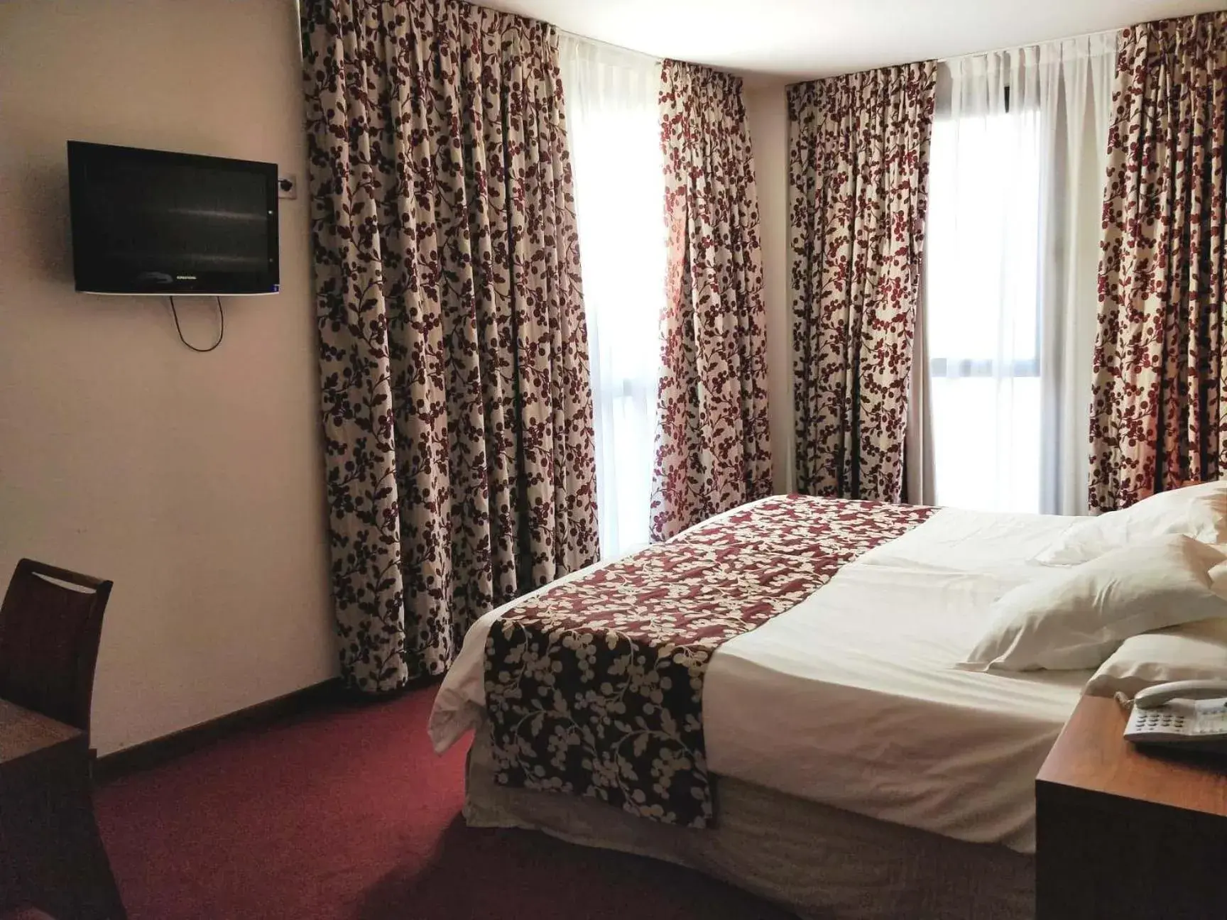 Photo of the whole room, Bed in Alameda Centro Photo of the whole room, Bed in Alameda Centro