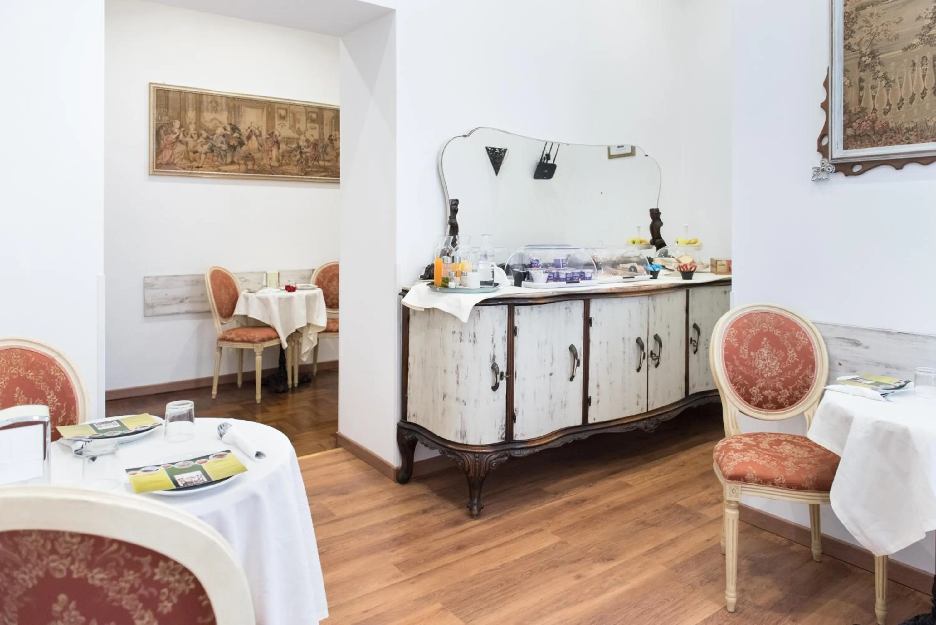 Buffet breakfast in Domus Giulia