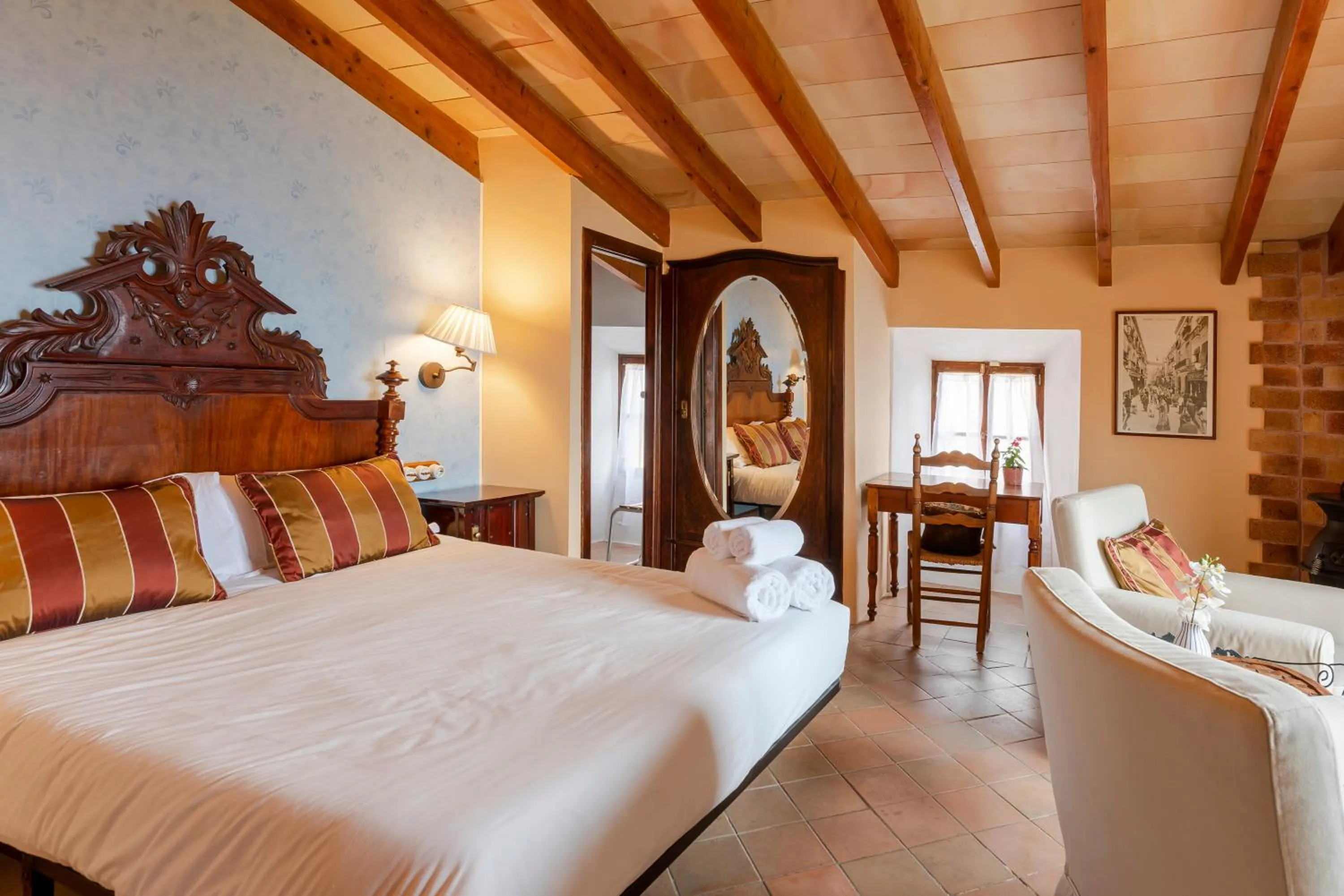 Photo of the whole room, Bed in Hotel D´Interior Ca Mado Paula