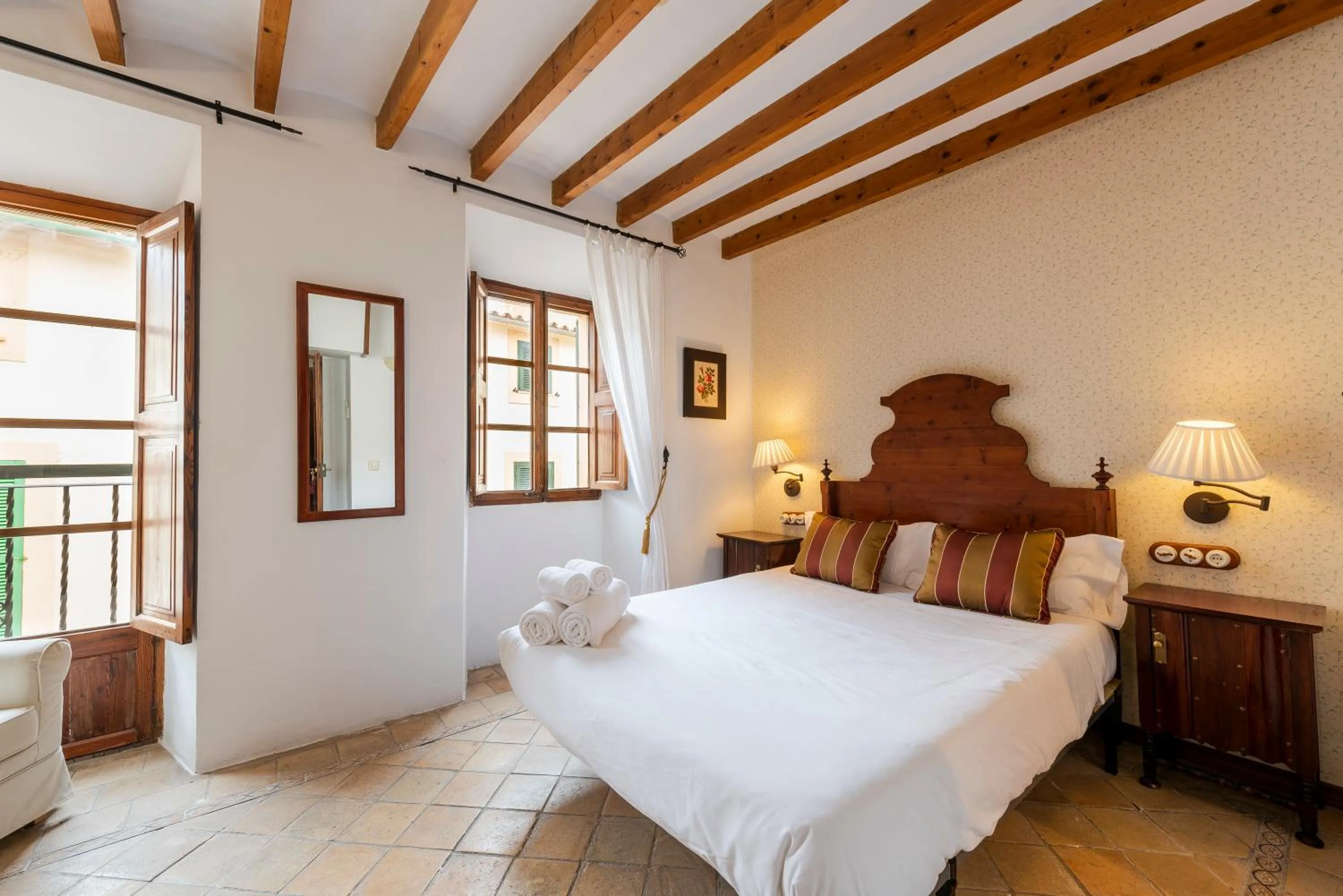 Photo of the whole room, Bed in Hotel D´Interior Ca Mado Paula