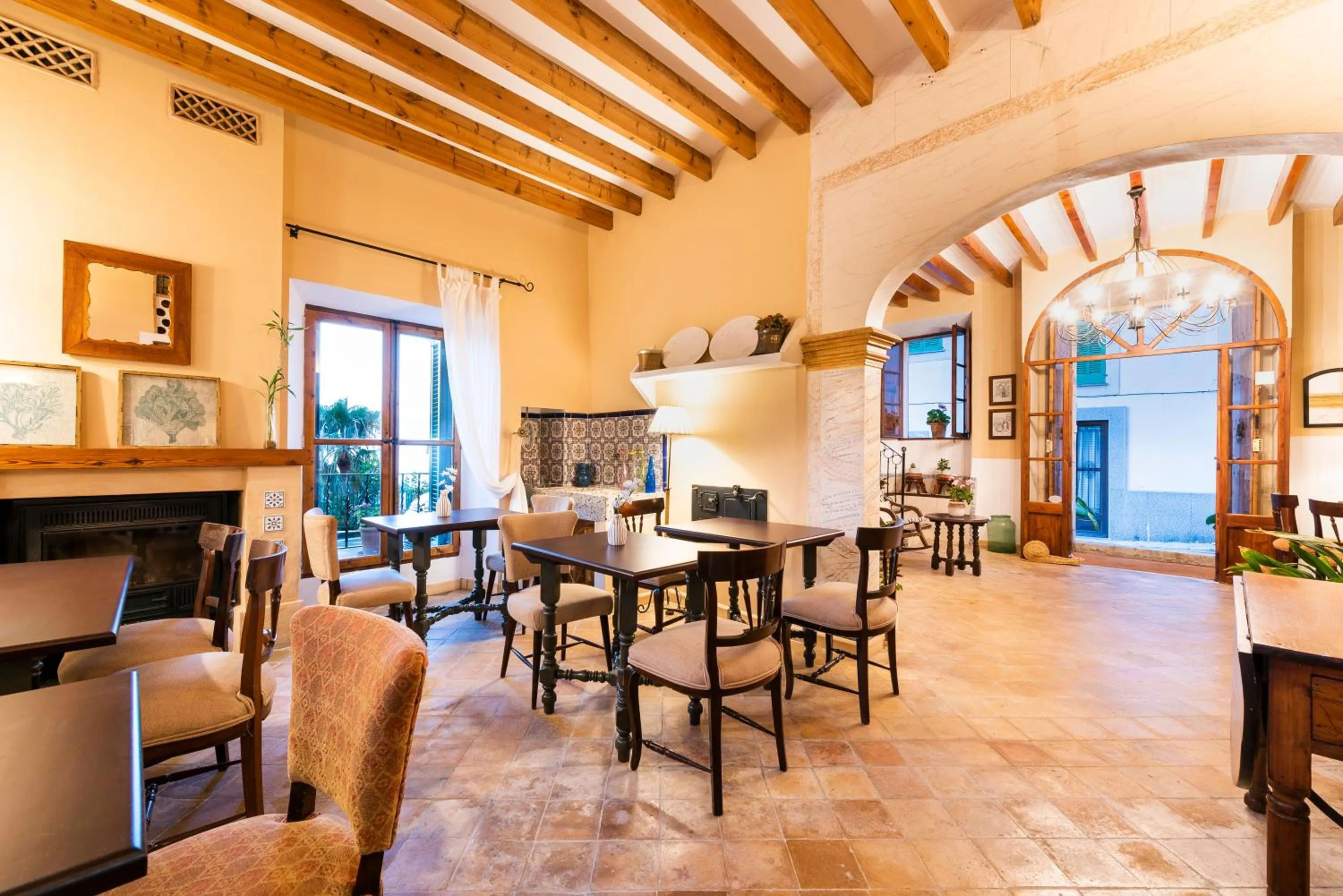 Restaurant/places to eat in Hotel D´Interior Ca Mado Paula