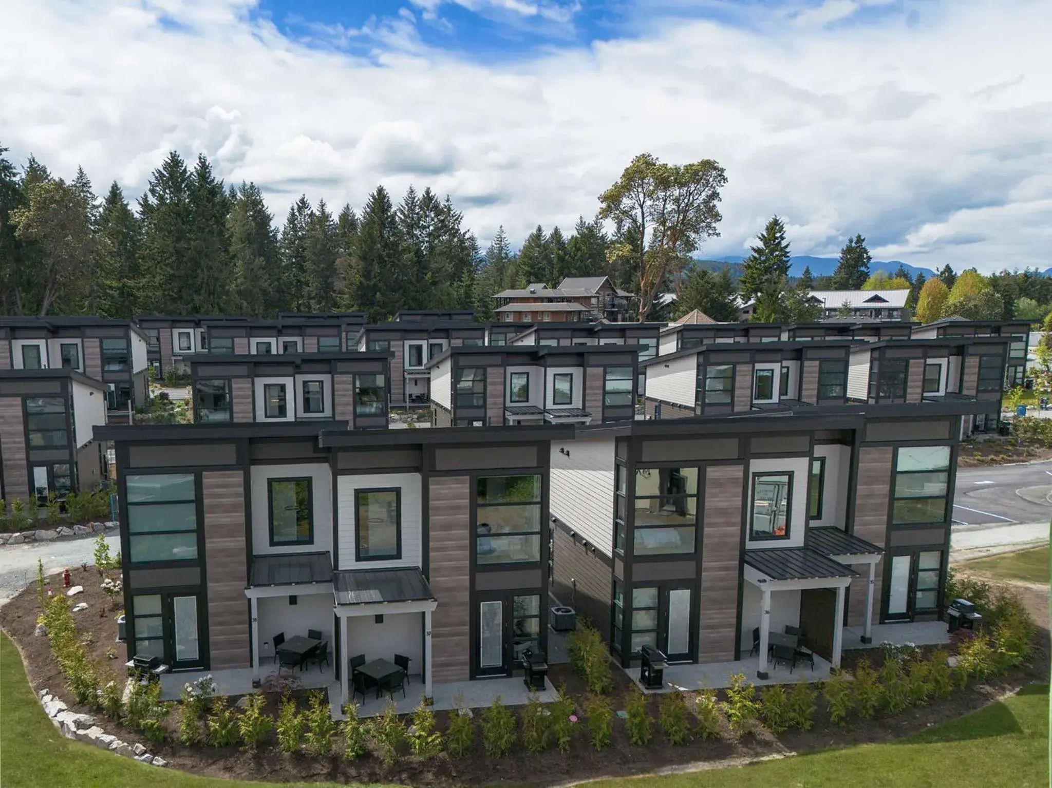 Property building in Sunrise Ridge Waterfront Resort Property building in Sunrise Ridge Waterfront Resort