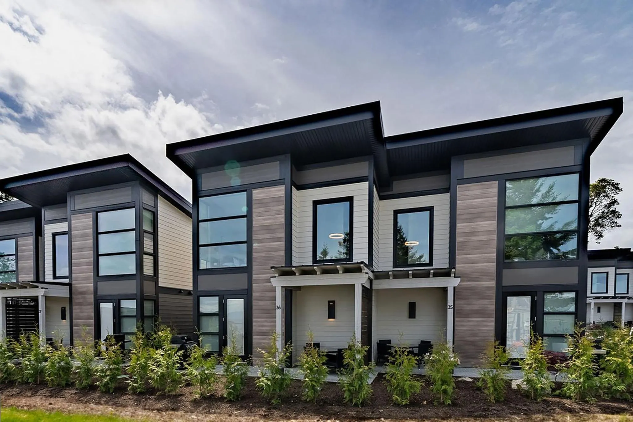 Property building in Sunrise Ridge Waterfront Resort