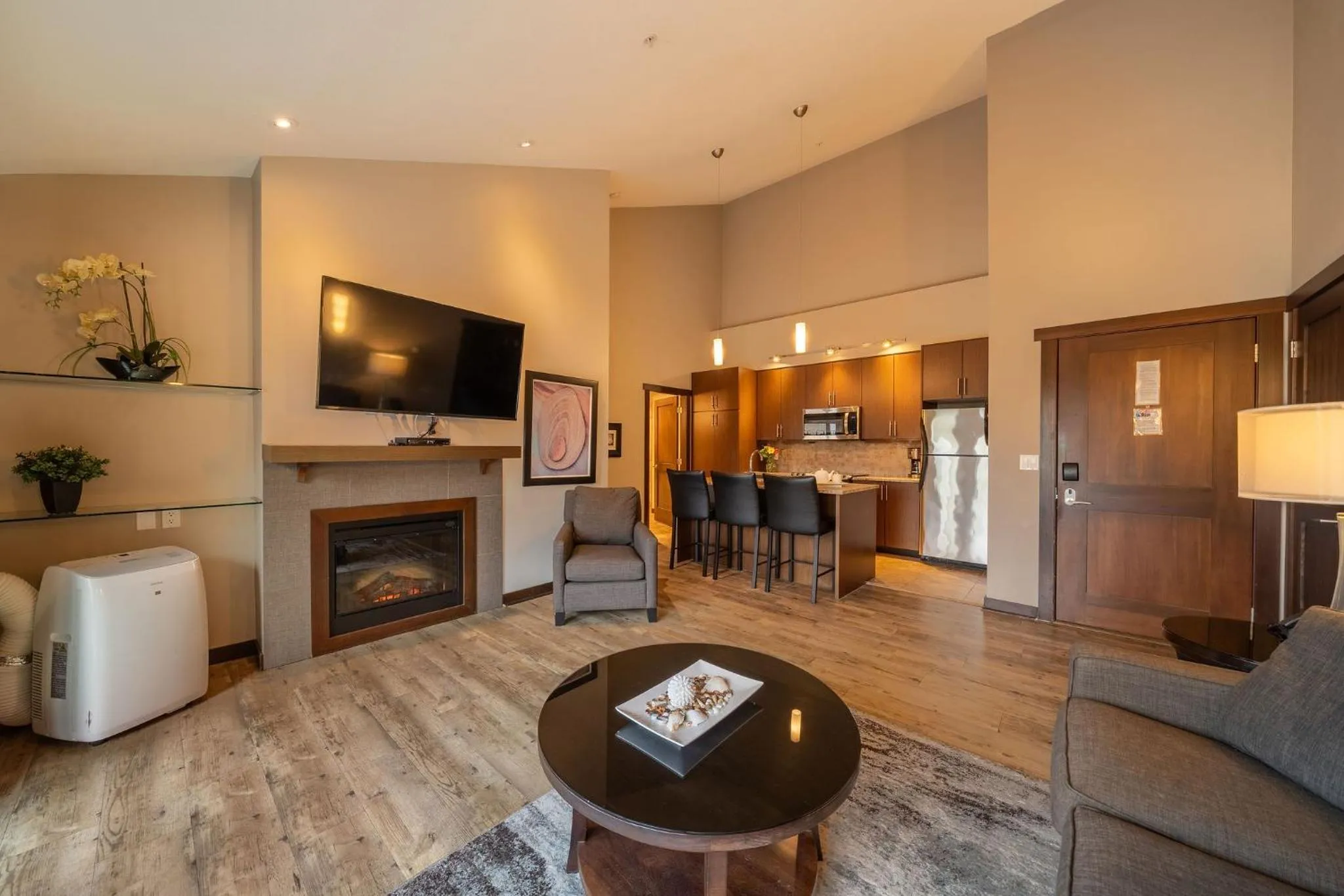 Living room in Sunrise Ridge Waterfront Resort