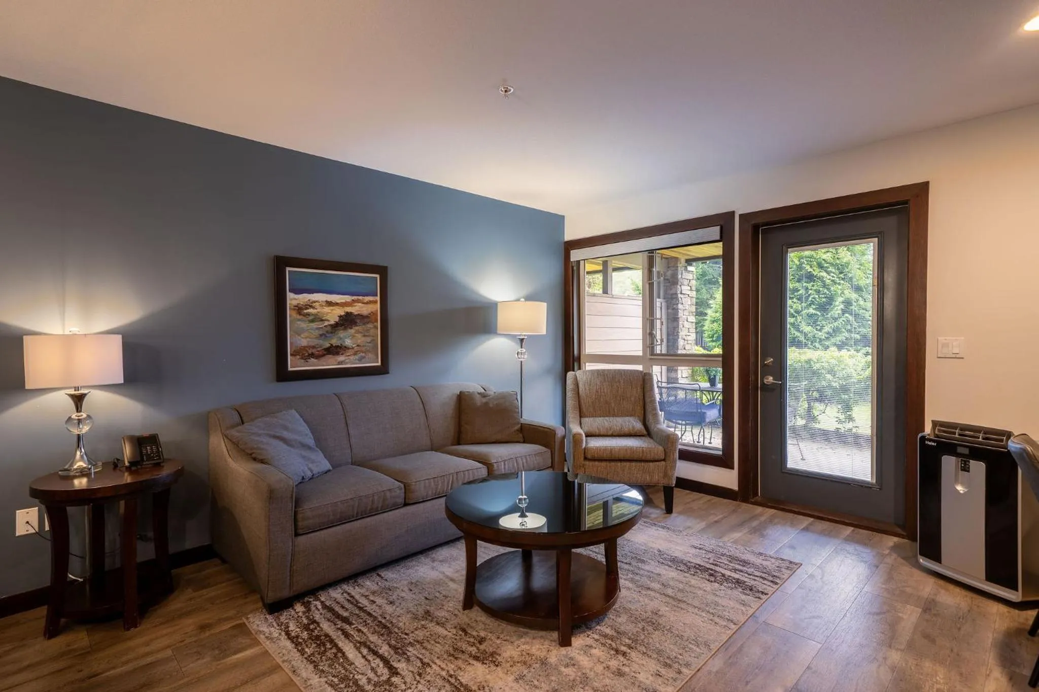 Living room in Sunrise Ridge Waterfront Resort