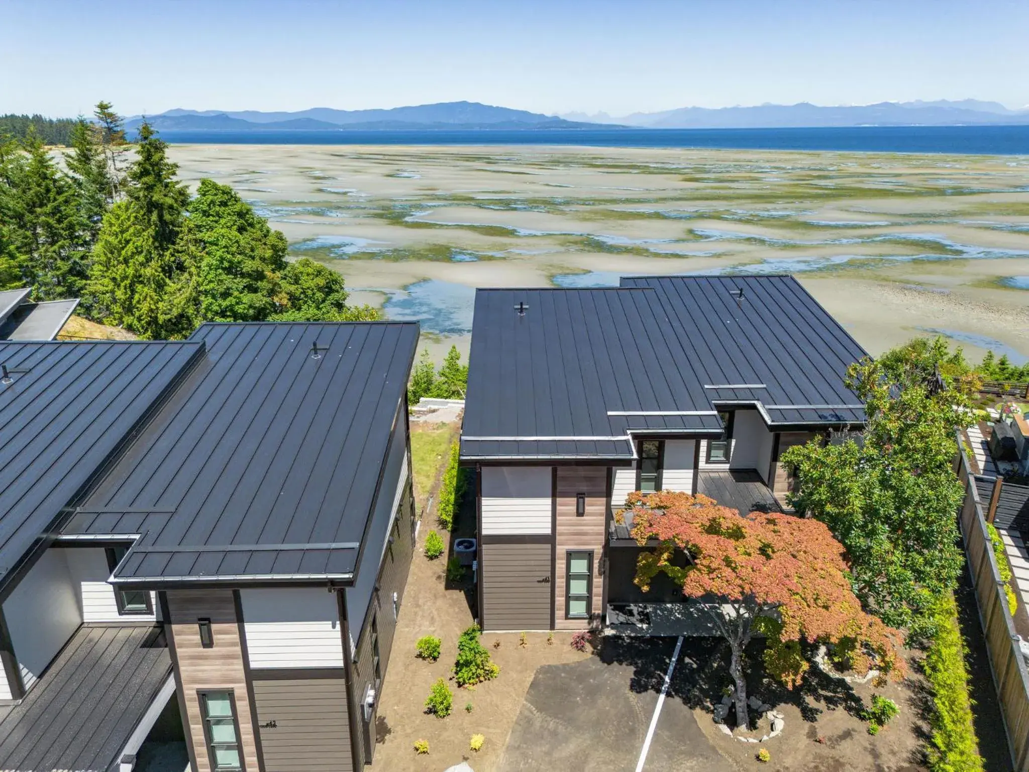 Property building in Sunrise Ridge Waterfront Resort Property building in Sunrise Ridge Waterfront Resort