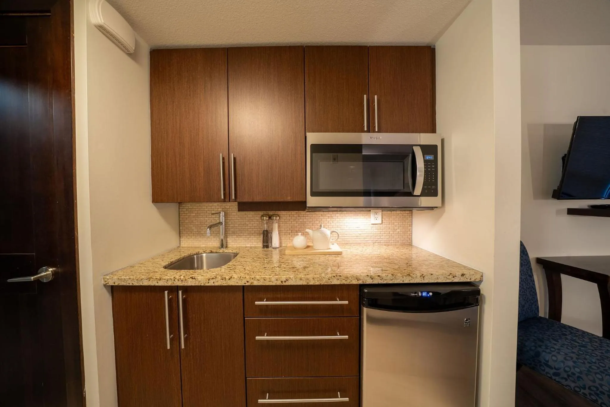 Kitchen or kitchenette in Sunrise Ridge Waterfront Resort