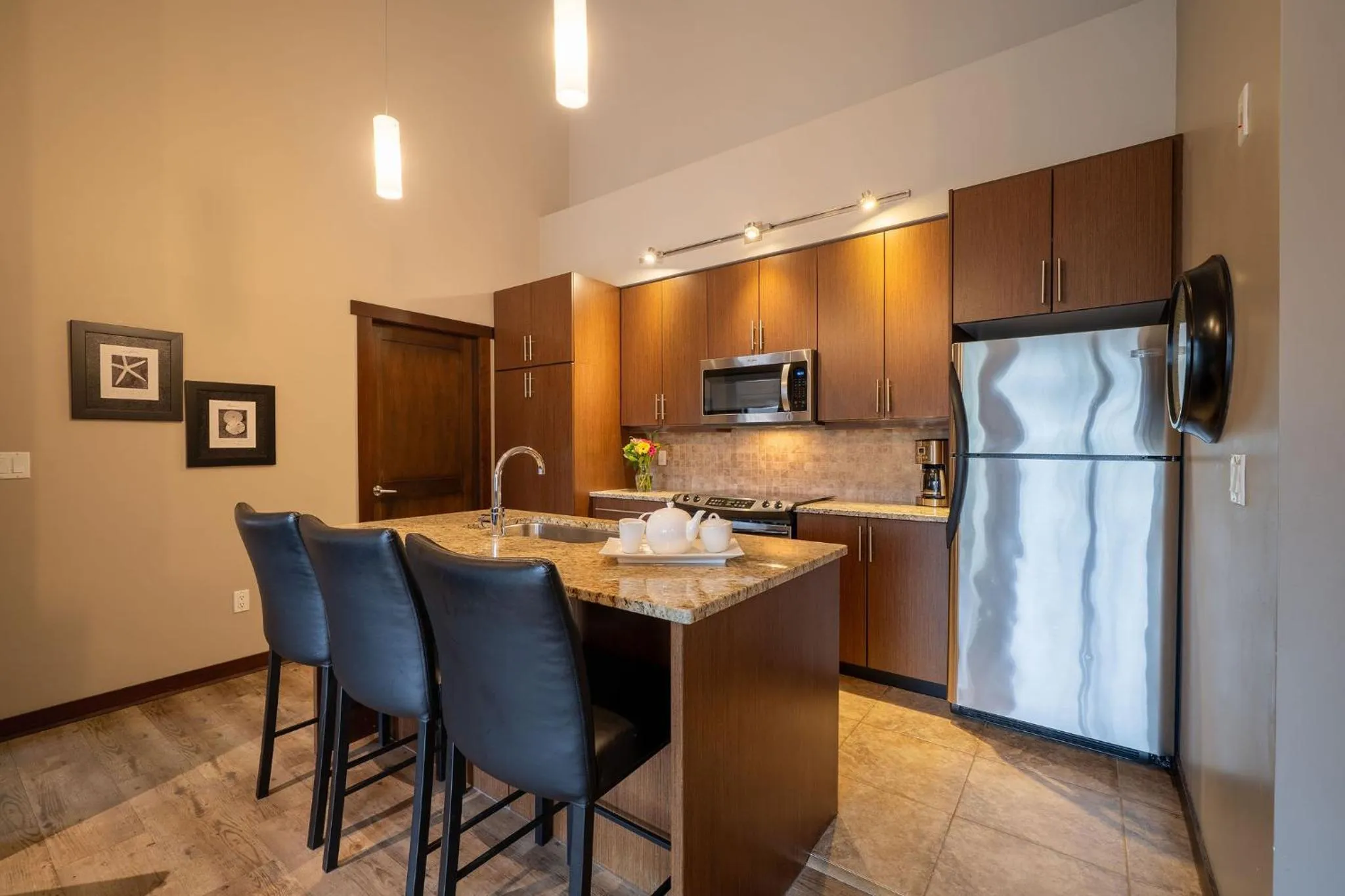 kitchen in Sunrise Ridge Waterfront Resort