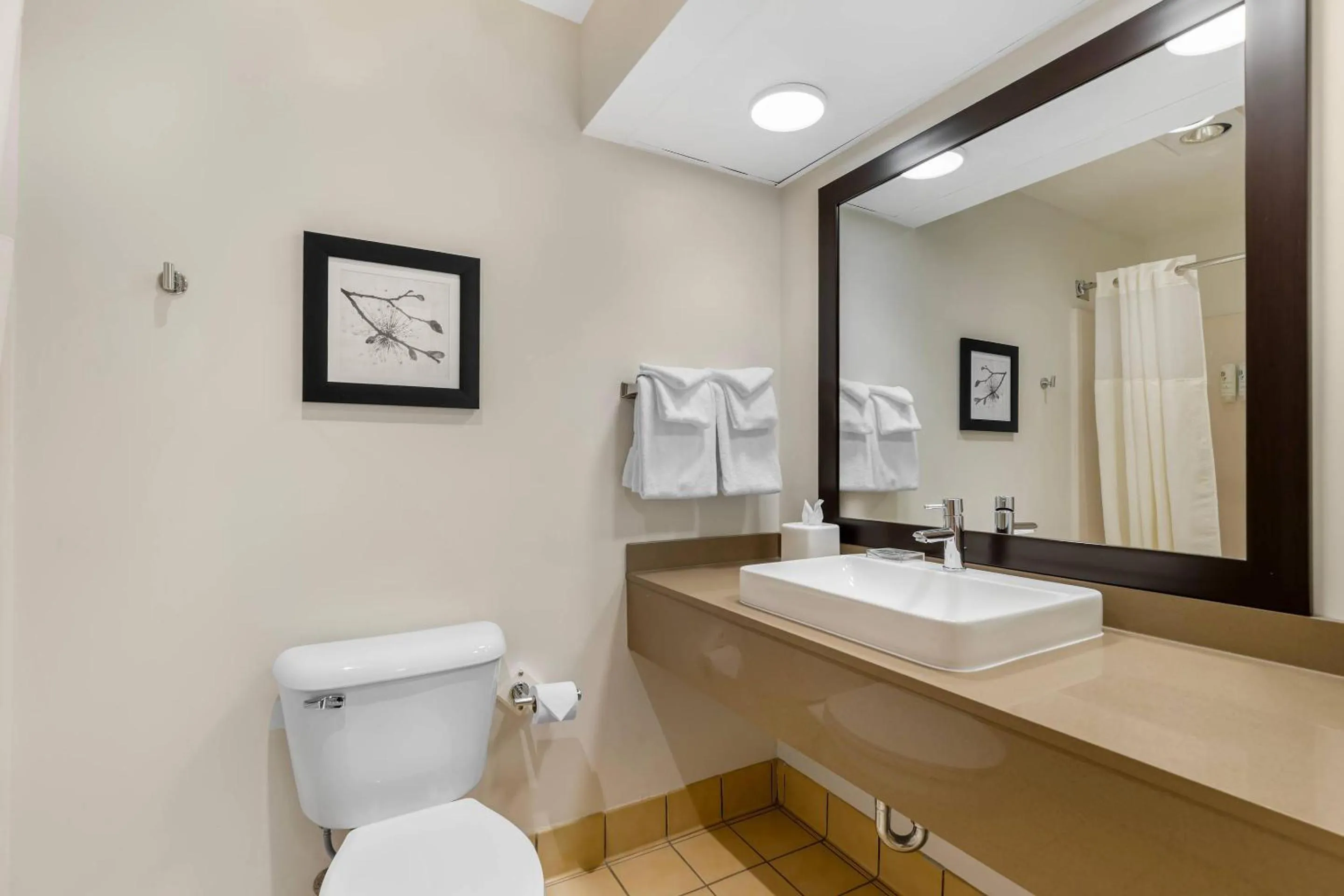 Bedroom in Country Inn & Suites by Radisson, Des Moines West, IA