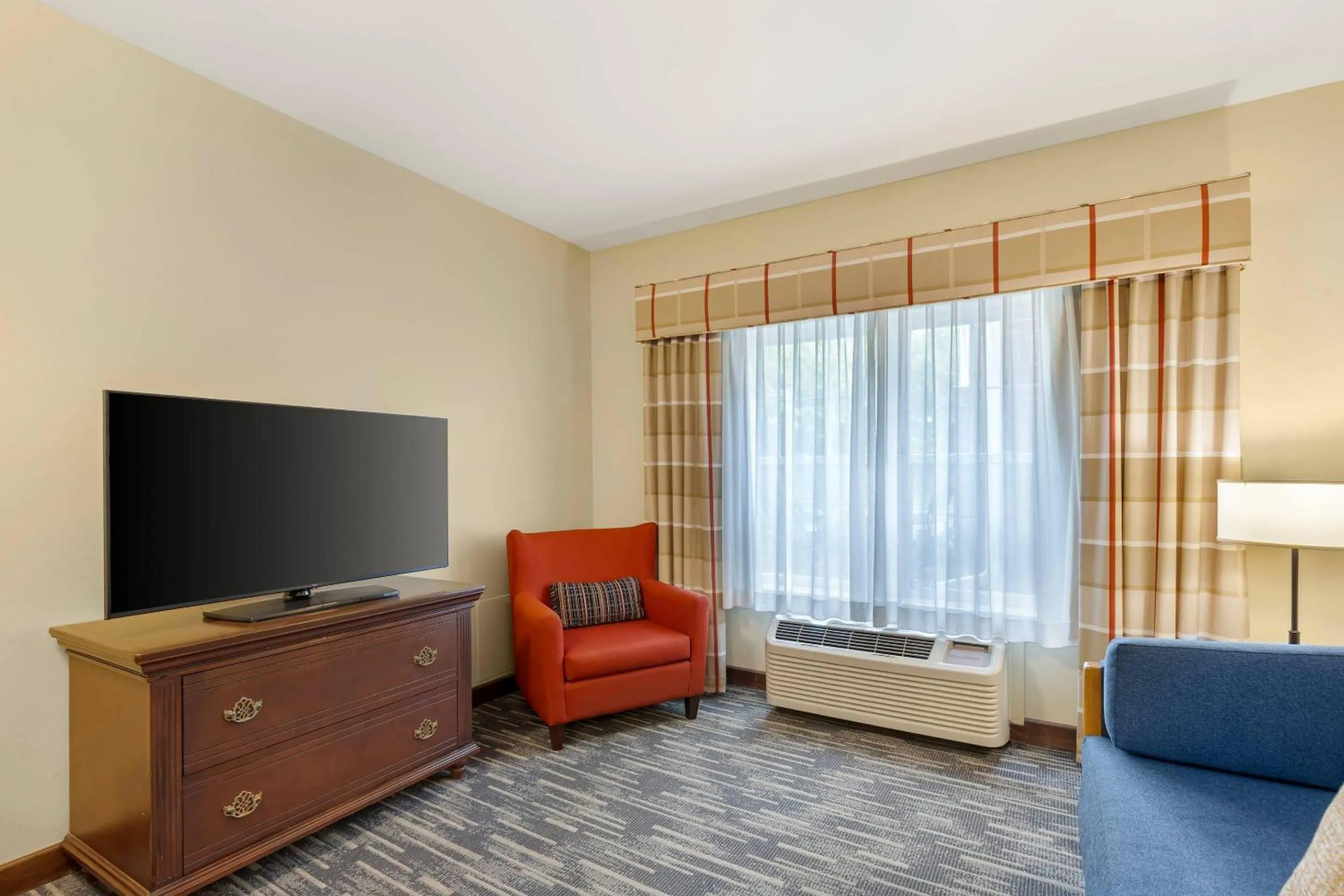 Bedroom in Country Inn & Suites by Radisson, Des Moines West, IA