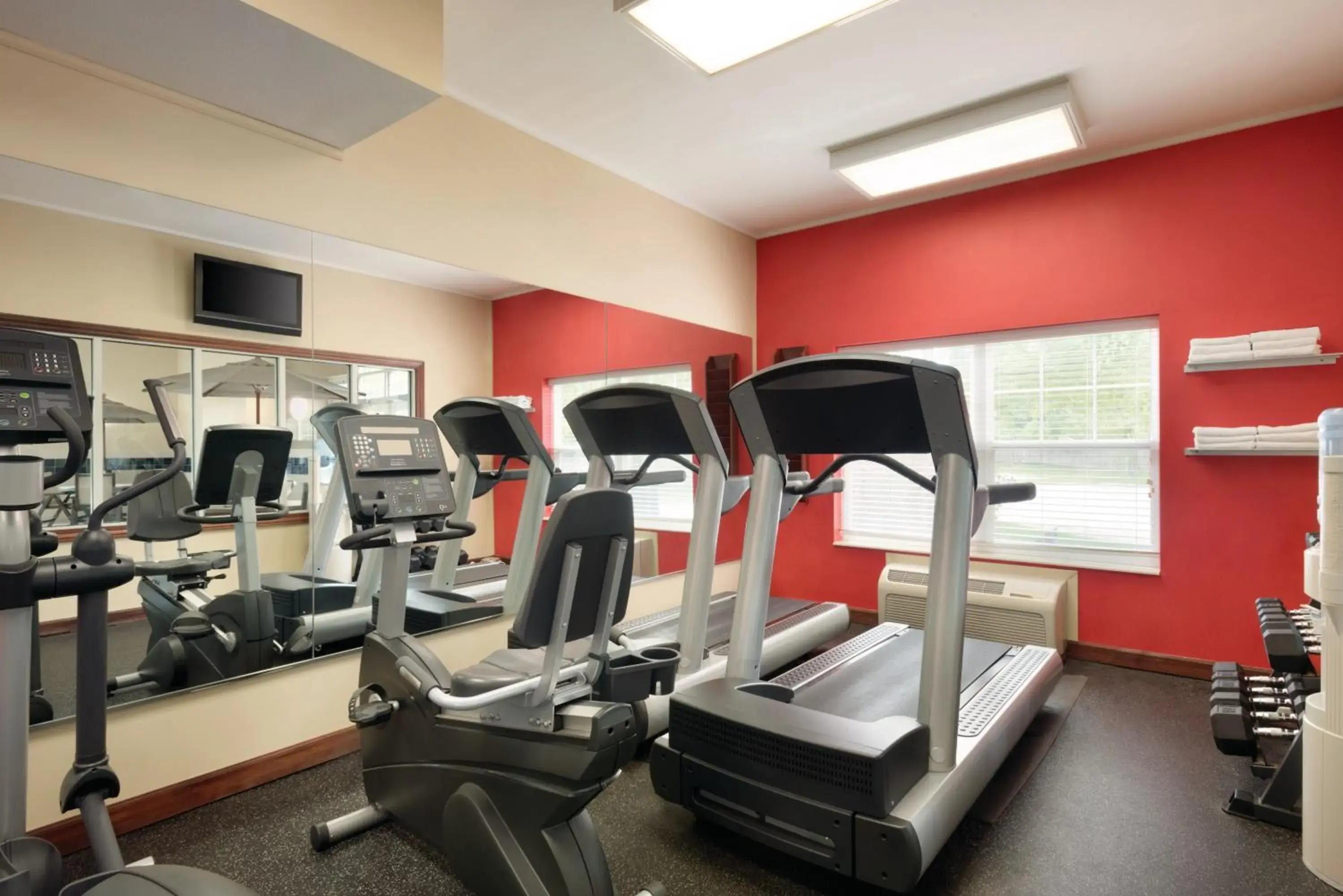 Fitness centre/facilities in Country Inn & Suites by Radisson, Des Moines West, IA Fitness centre/facilities in Country Inn & Suites by Radisson, Des Moines West, IA