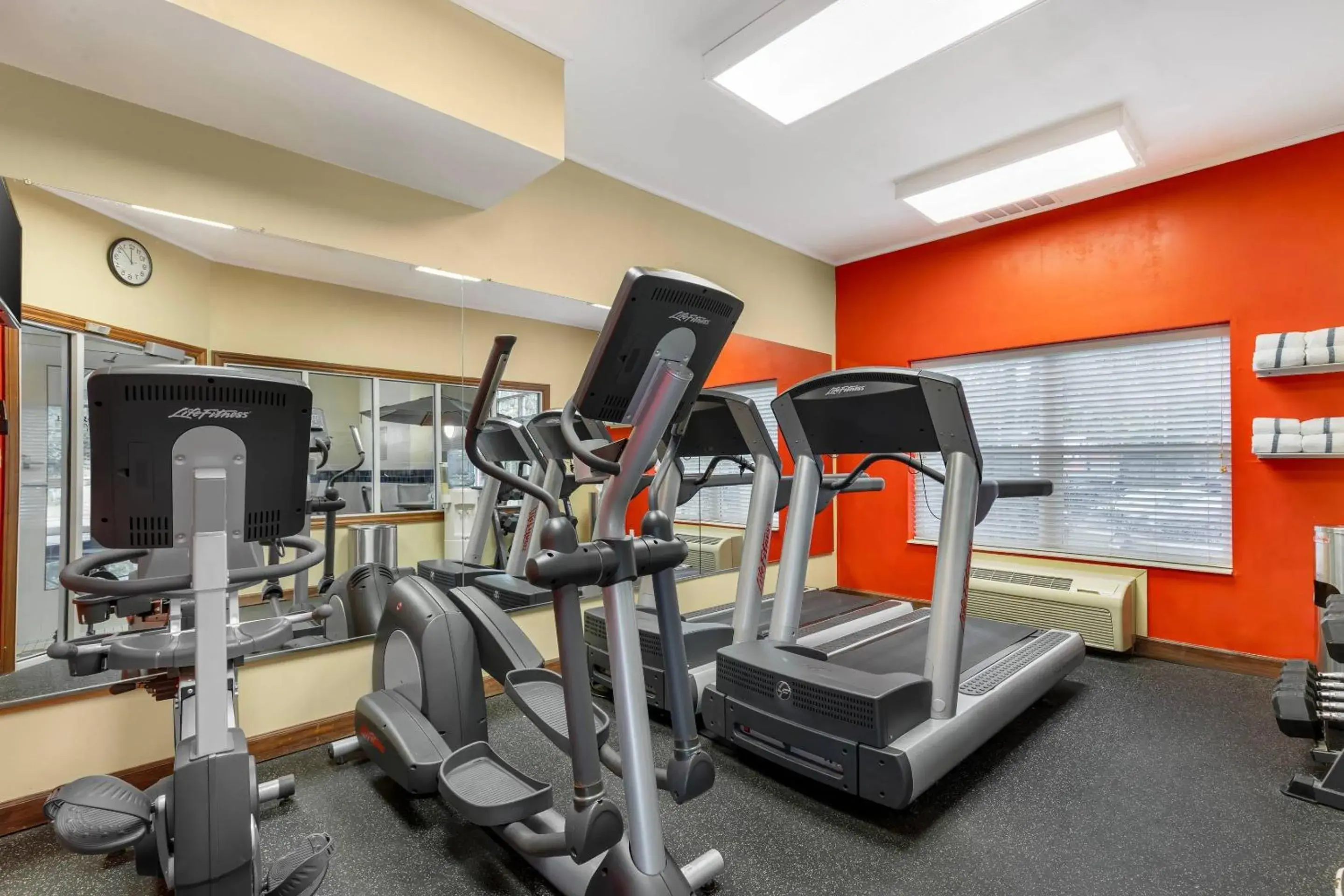 Fitness centre/facilities in Country Inn & Suites by Radisson, Des Moines West, IA Fitness centre/facilities in Country Inn & Suites by Radisson, Des Moines West, IA