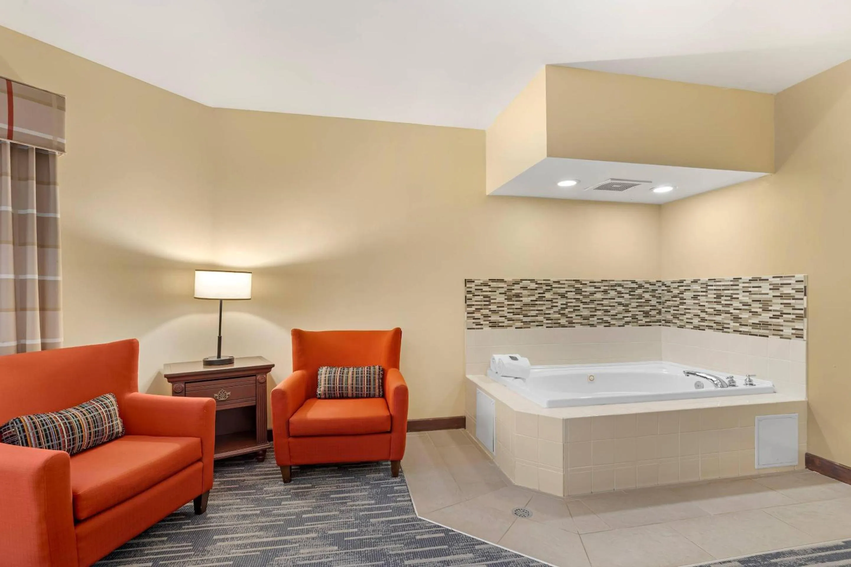 Bedroom in Country Inn & Suites by Radisson, Des Moines West, IA