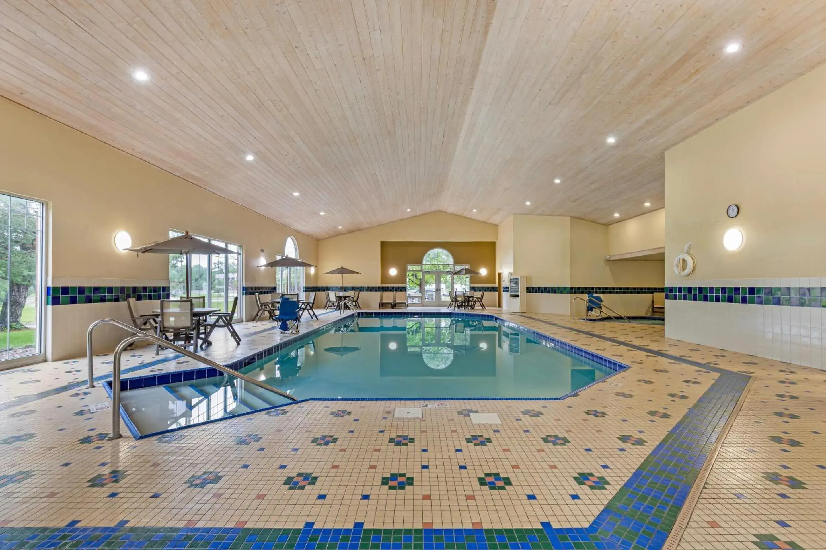 Swimming pool in Country Inn & Suites by Radisson, Des Moines West, IA Swimming pool in Country Inn & Suites by Radisson, Des Moines West, IA